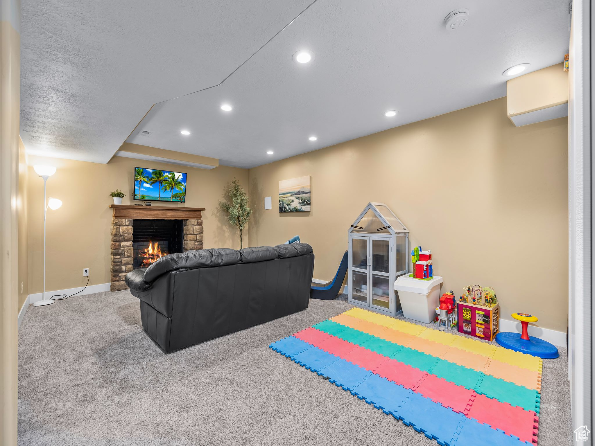 379 E SALEM HILLS DR
