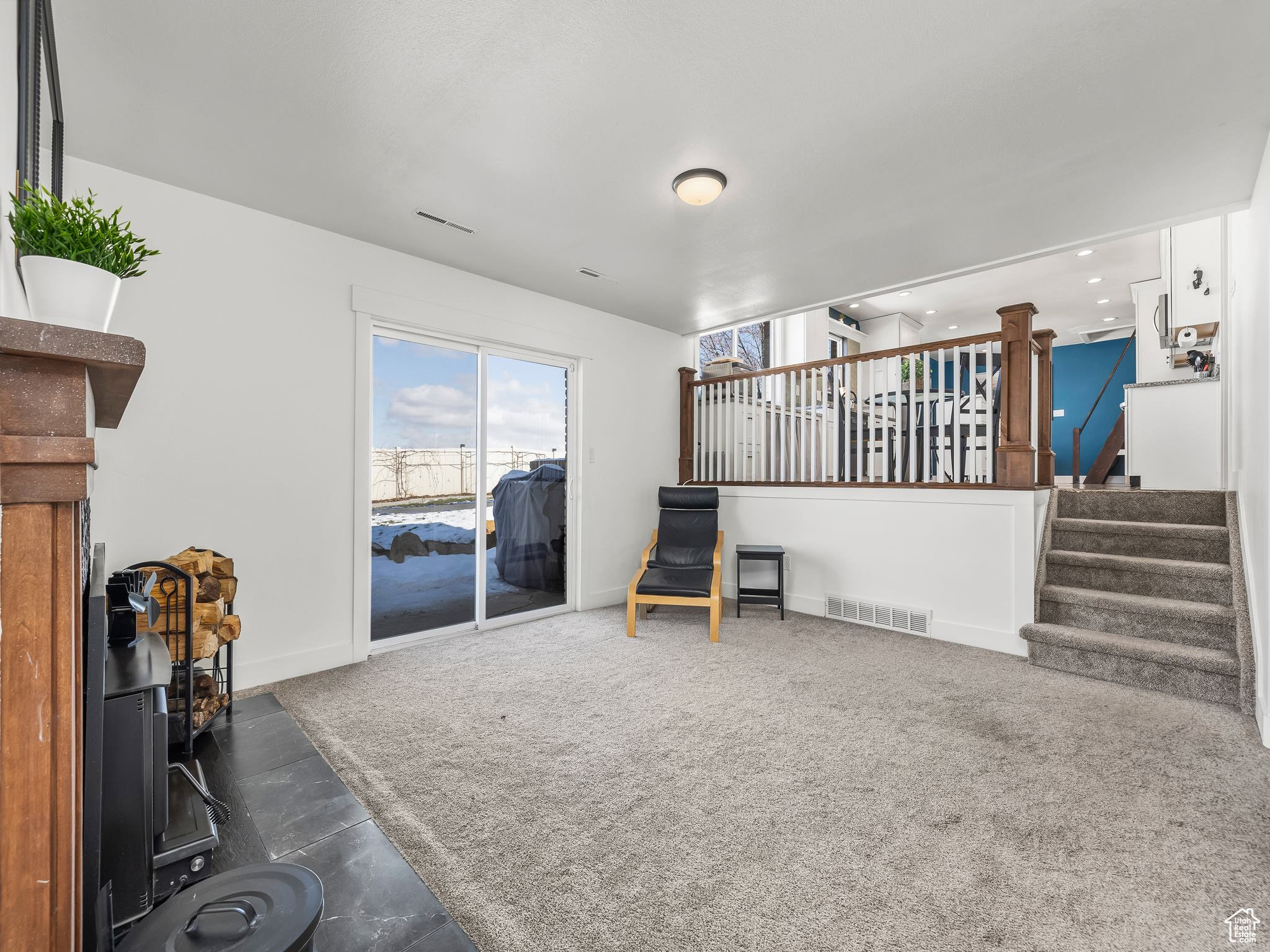 379 E SALEM HILLS DR