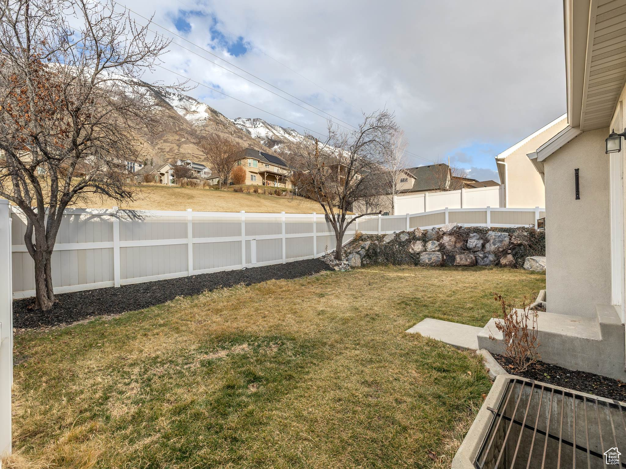 8952 N COTTAGE CANYON DR