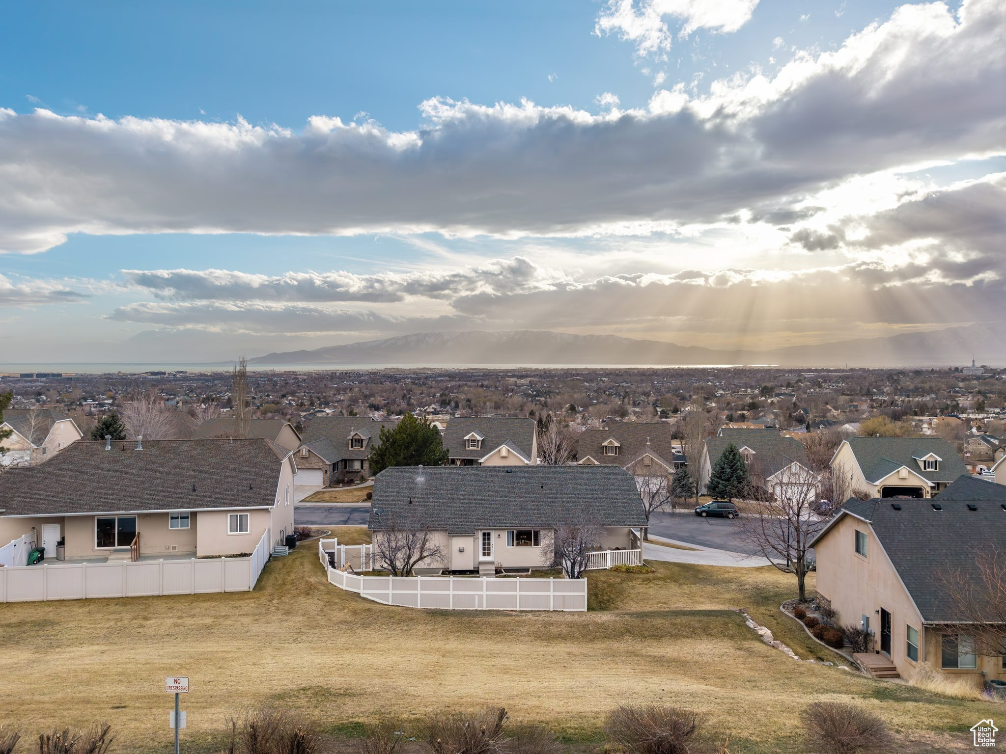 8952 N COTTAGE CANYON DR