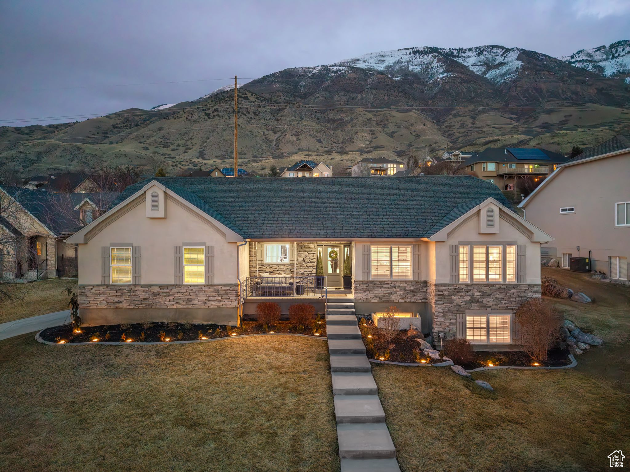 8952 N COTTAGE CANYON DR
