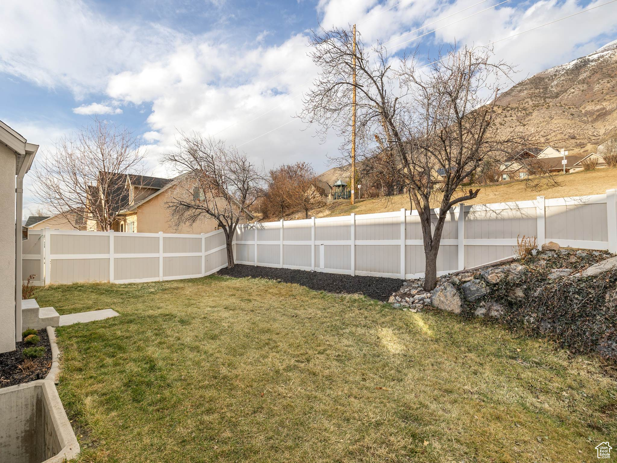 8952 N COTTAGE CANYON DR