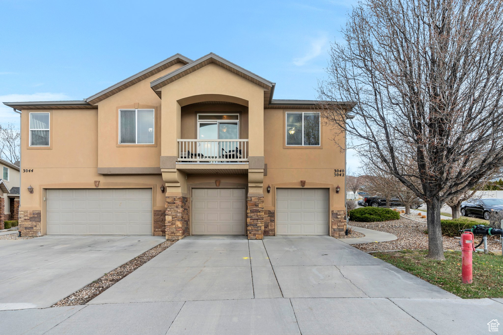 3042 W DESERT LILY DR