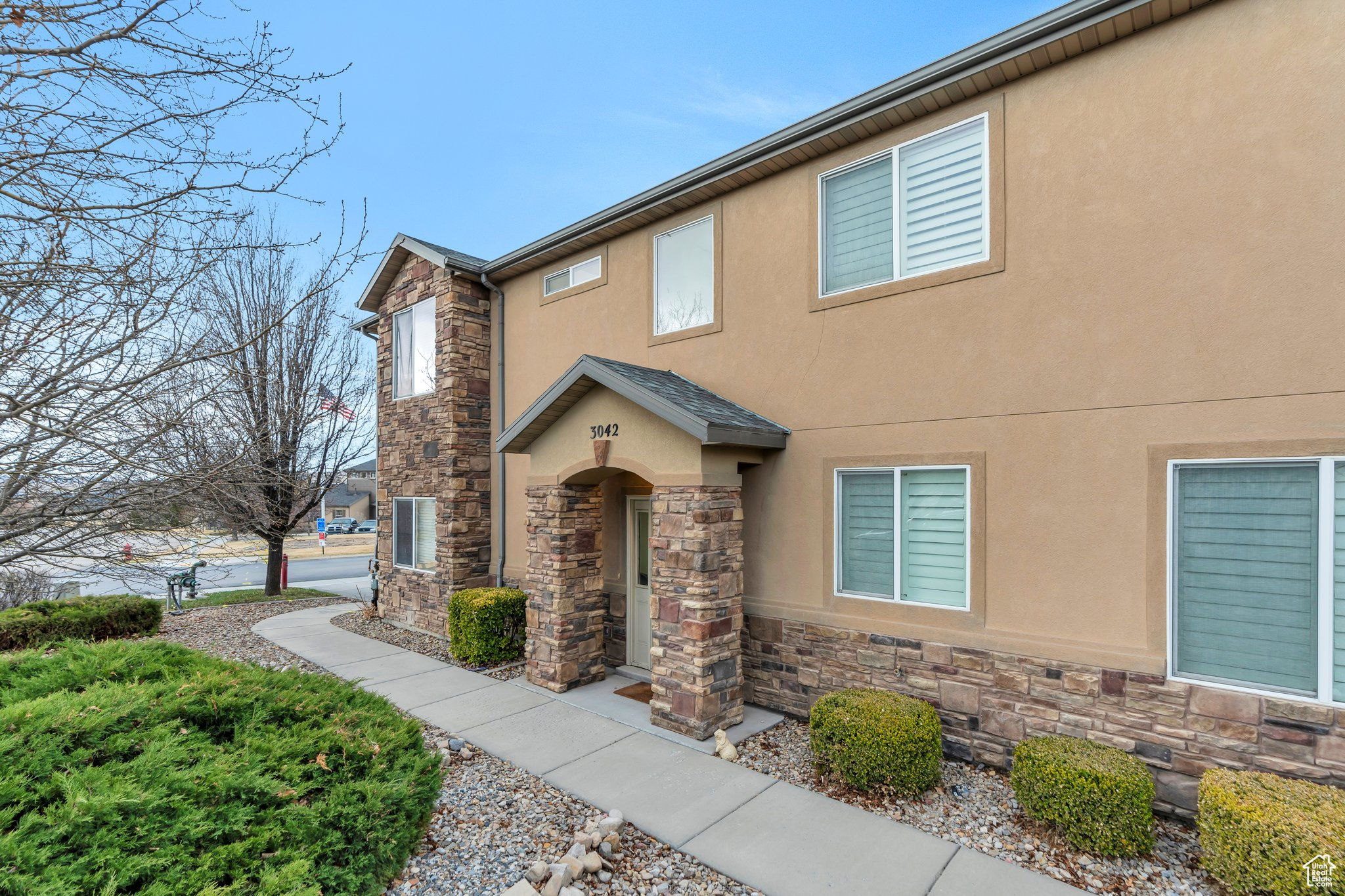 3042 W DESERT LILY DR