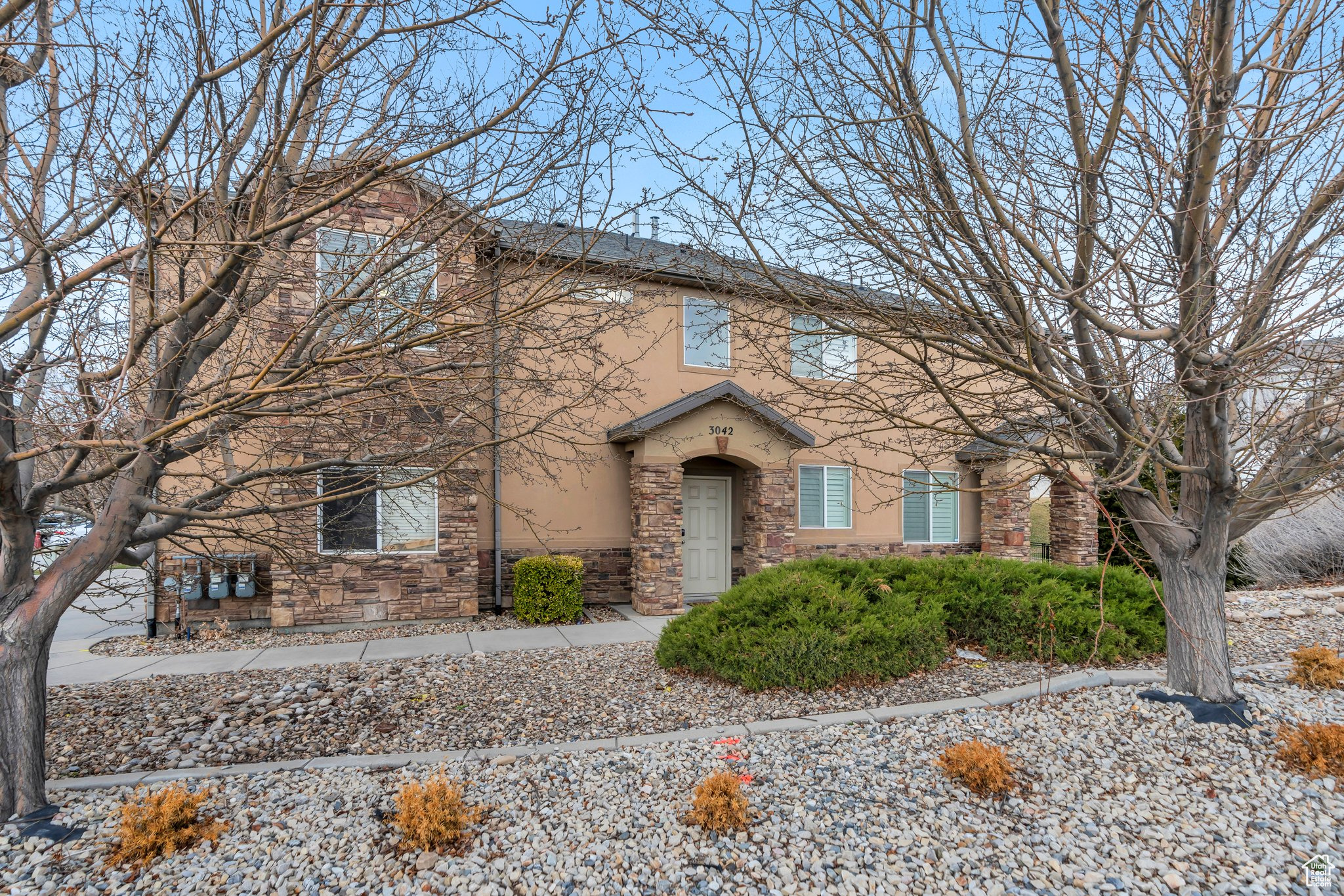 3042 W DESERT LILY DR
