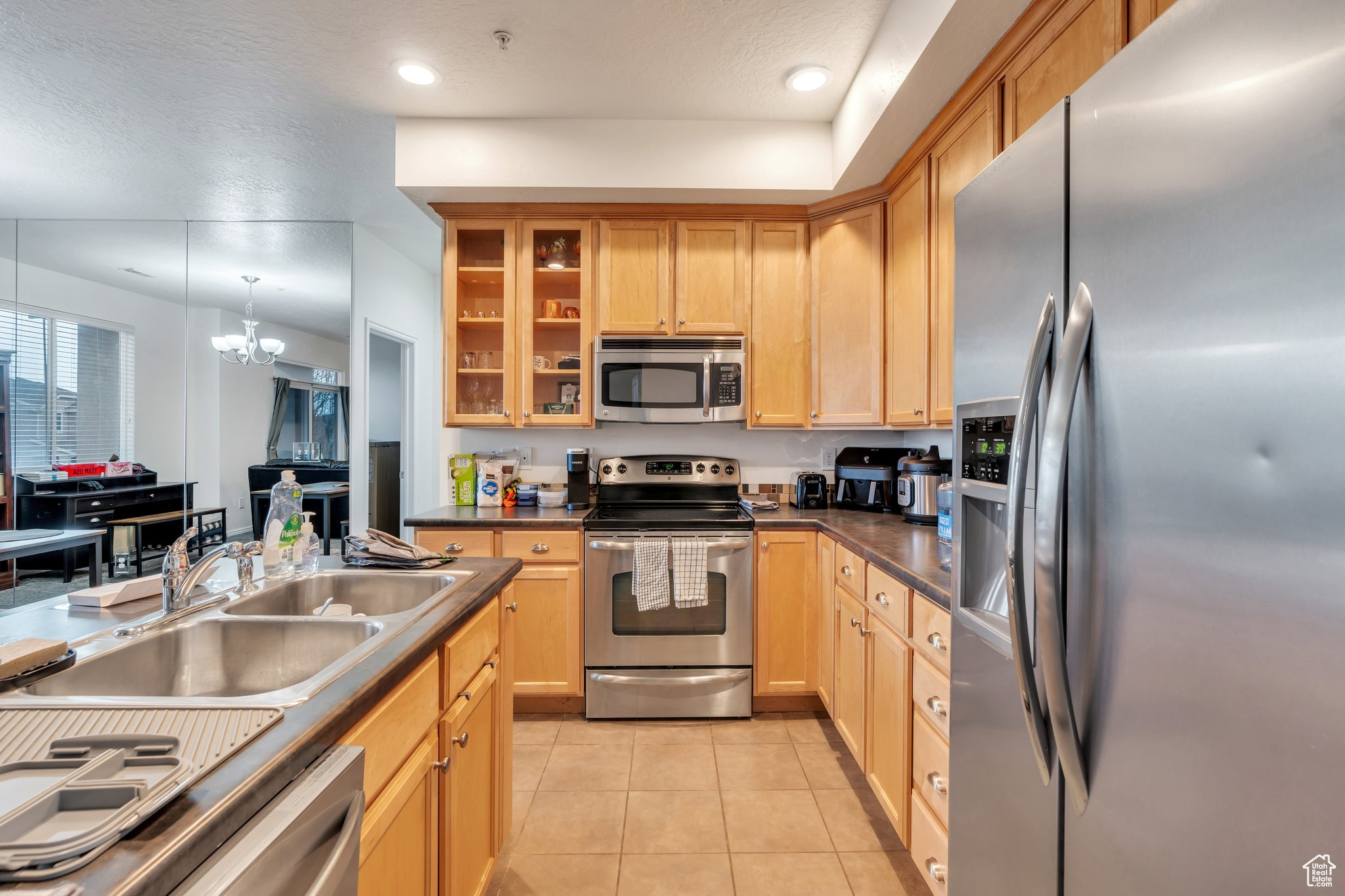 3042 W DESERT LILY DR