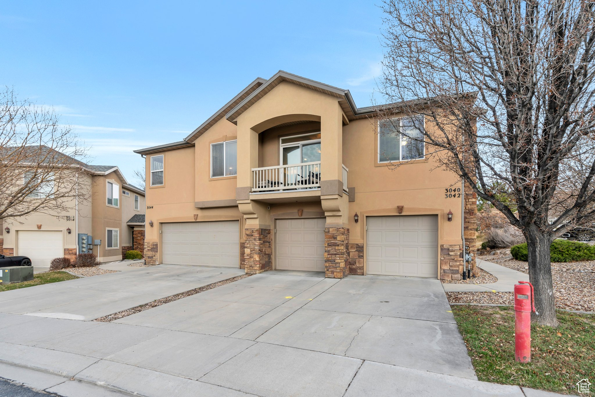 3042 W DESERT LILY DR