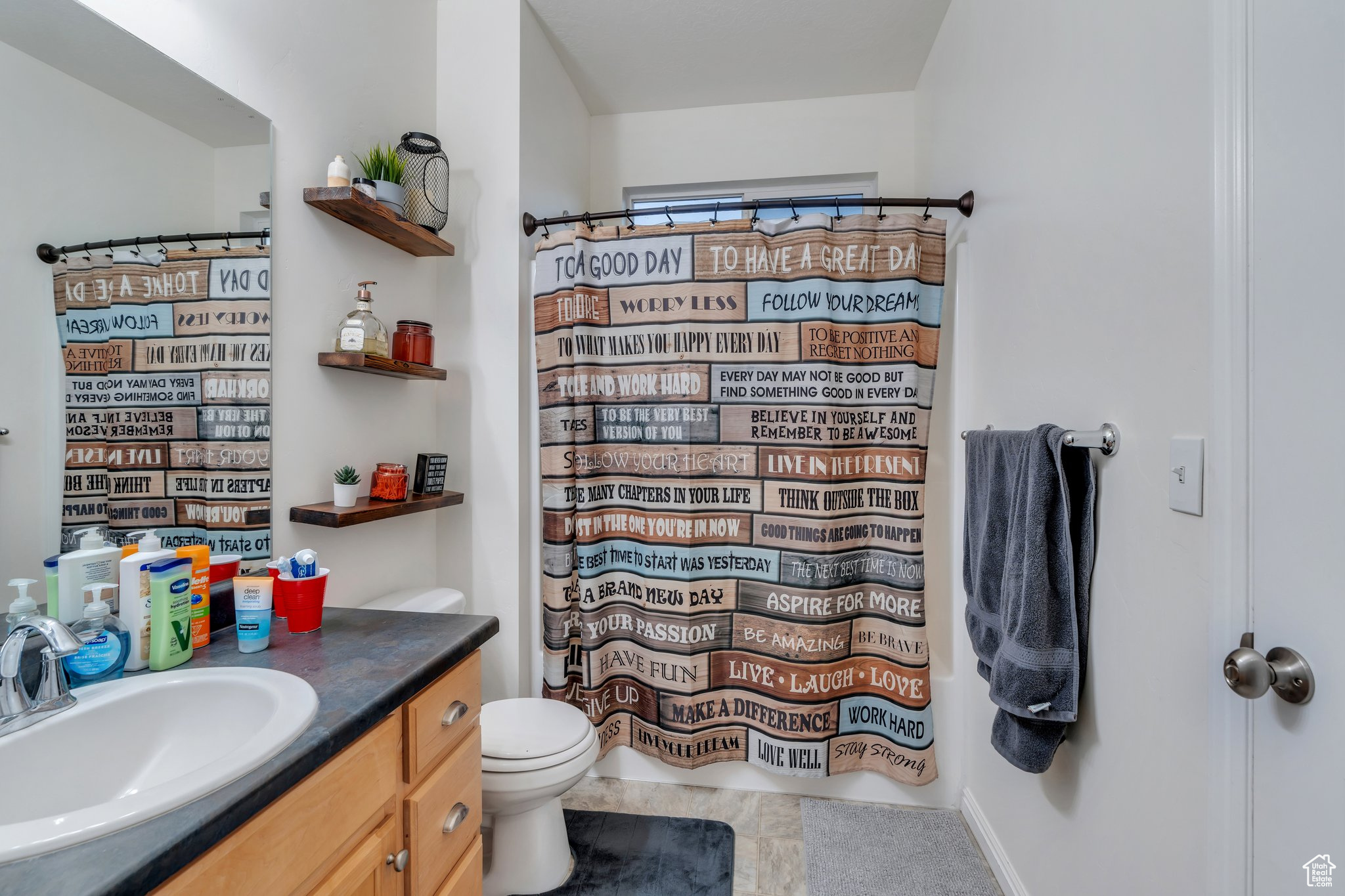 3042 W DESERT LILY DR