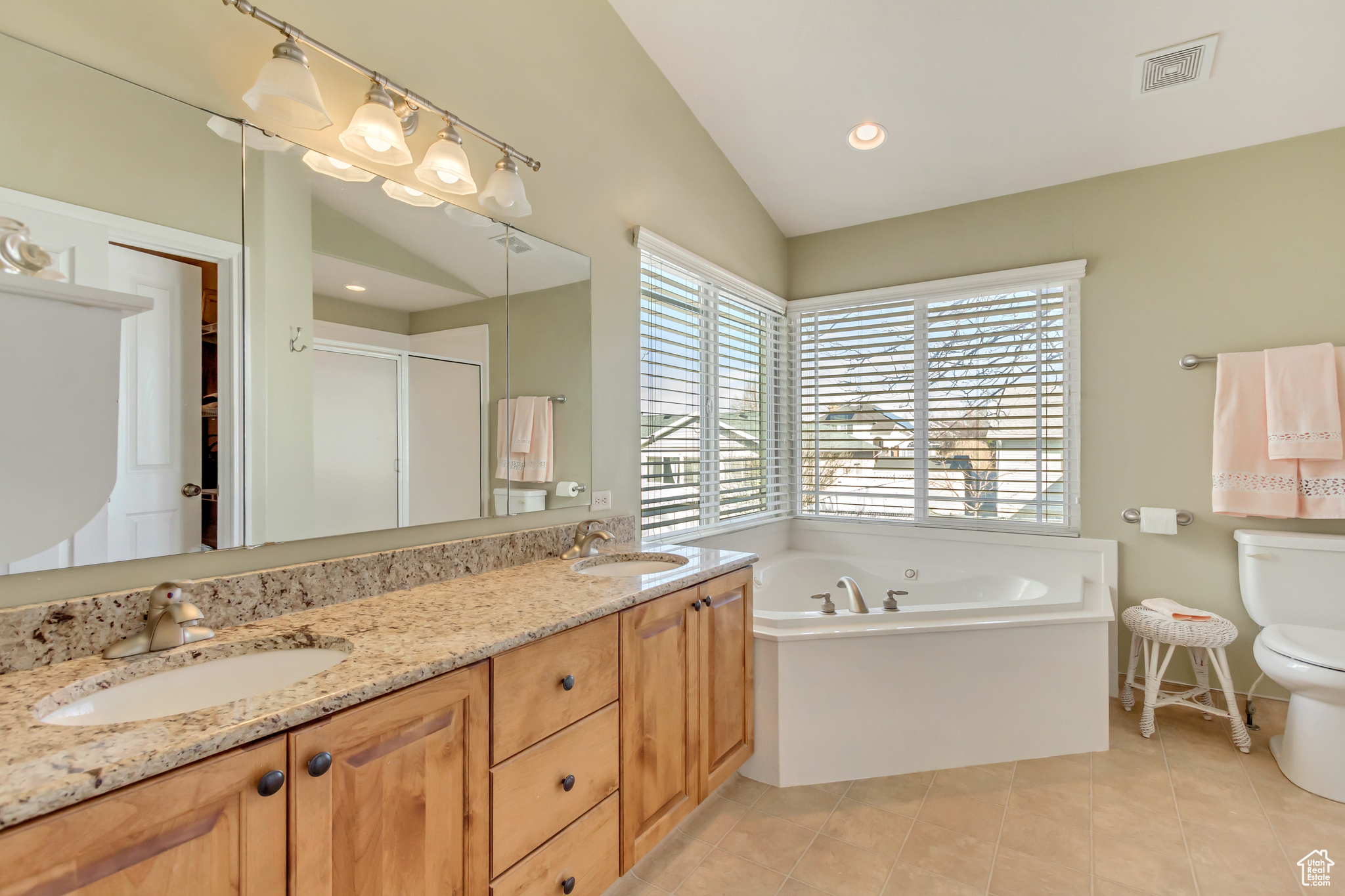 92 W CENTERVILLE COMMONS WAY