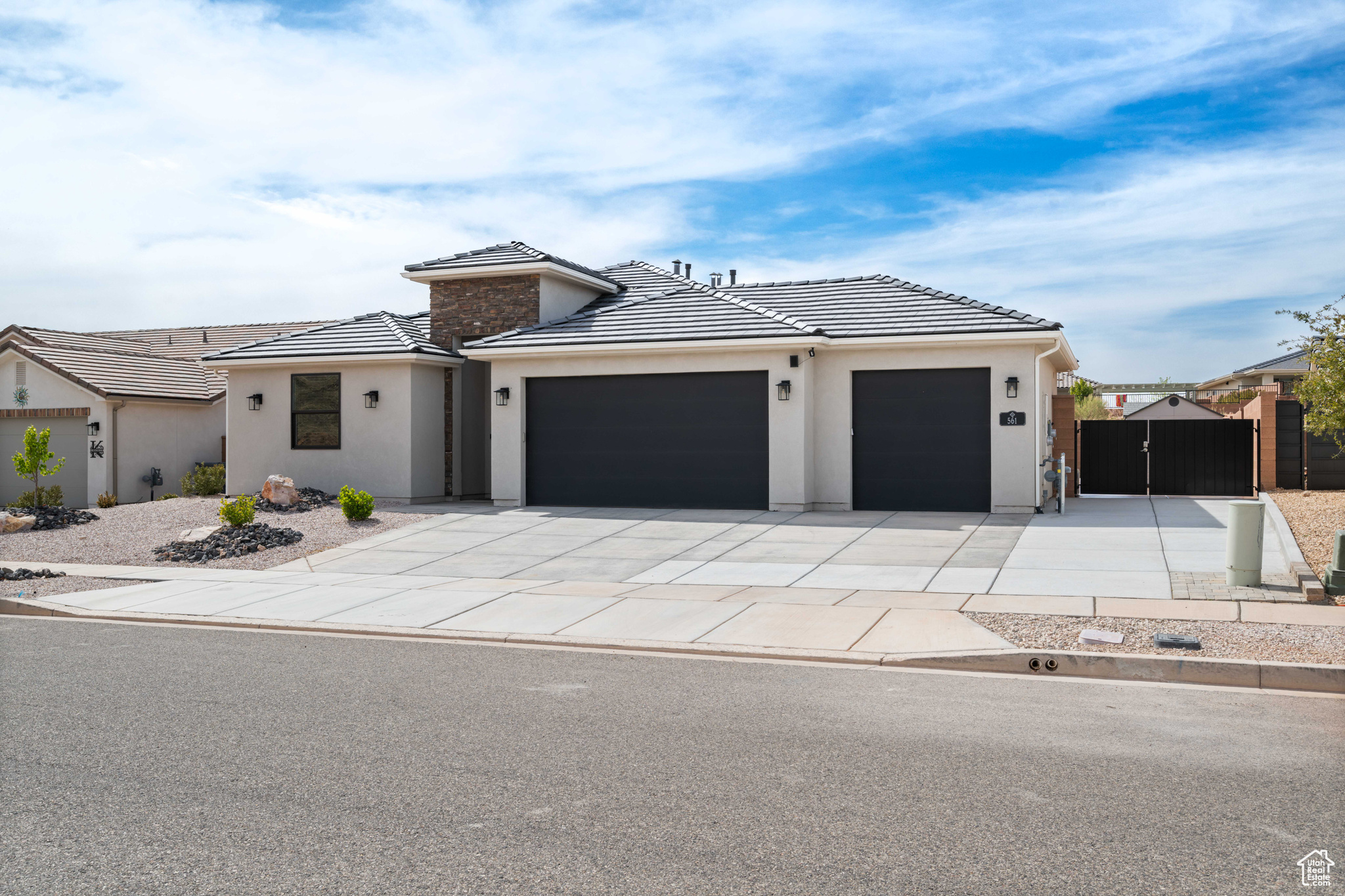 561 N SANDY TALUS DR
