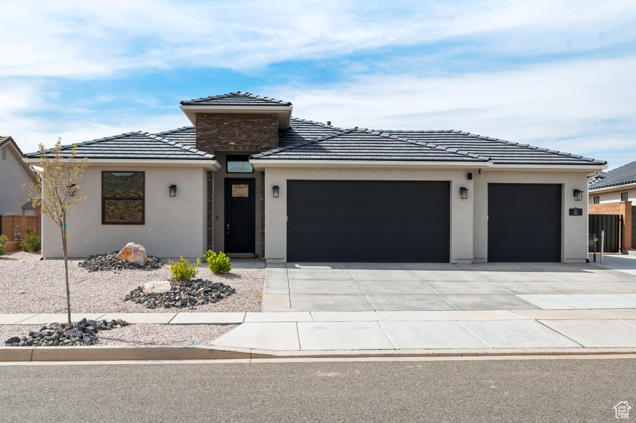 561 N SANDY TALUS DR