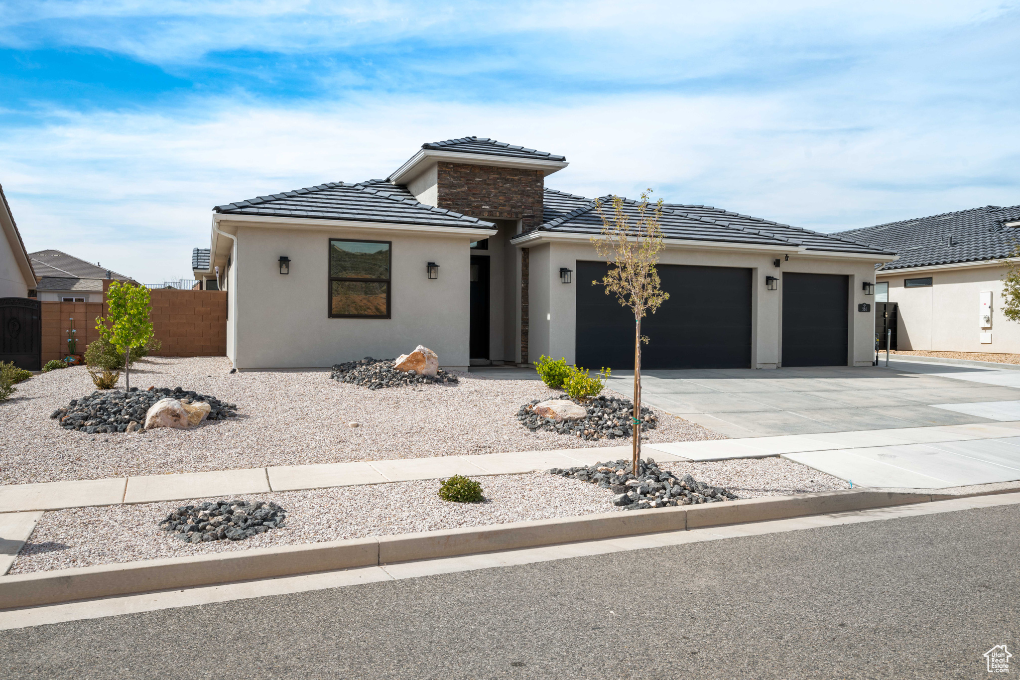 561 N SANDY TALUS DR