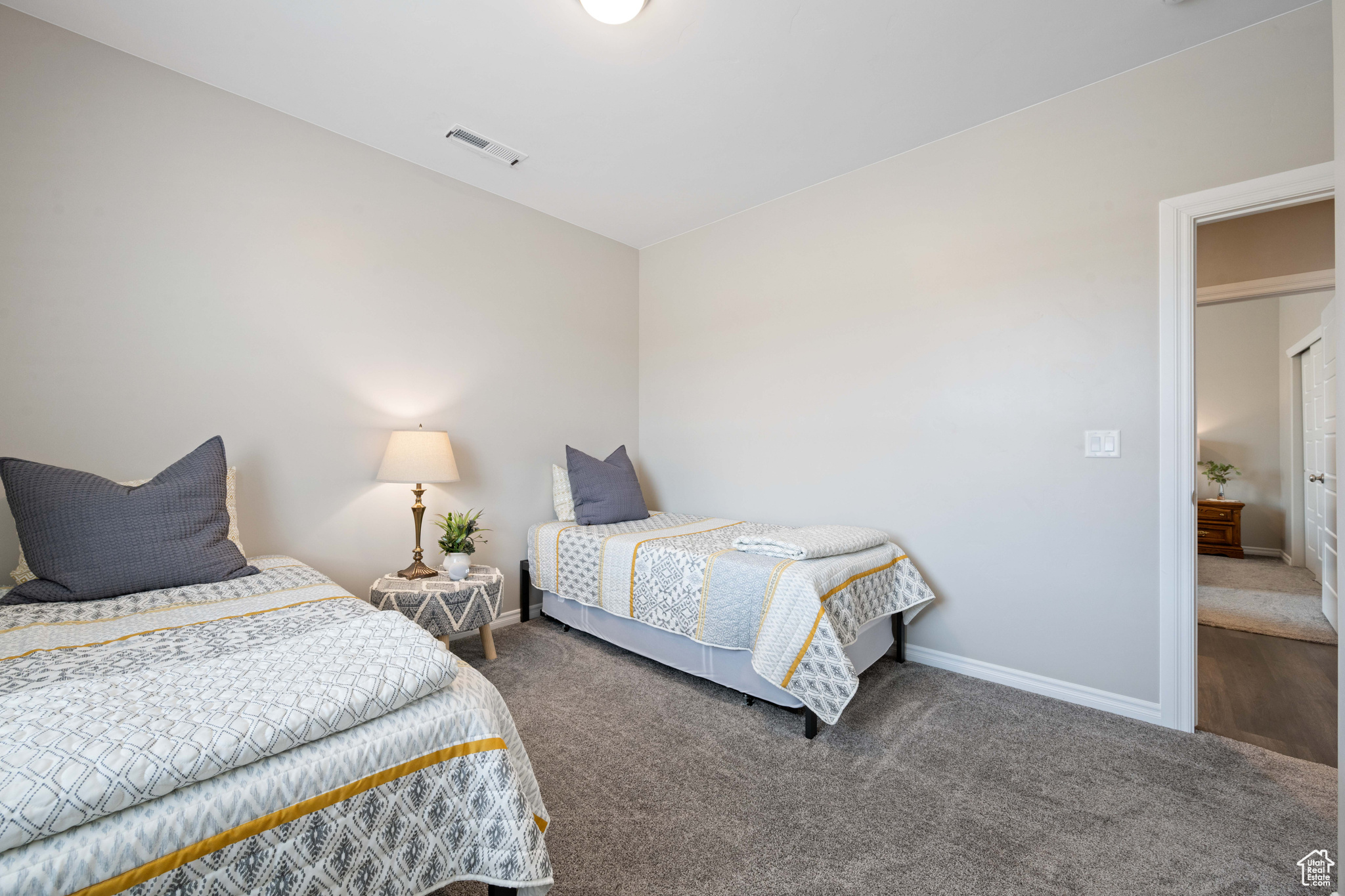 561 N SANDY TALUS DR