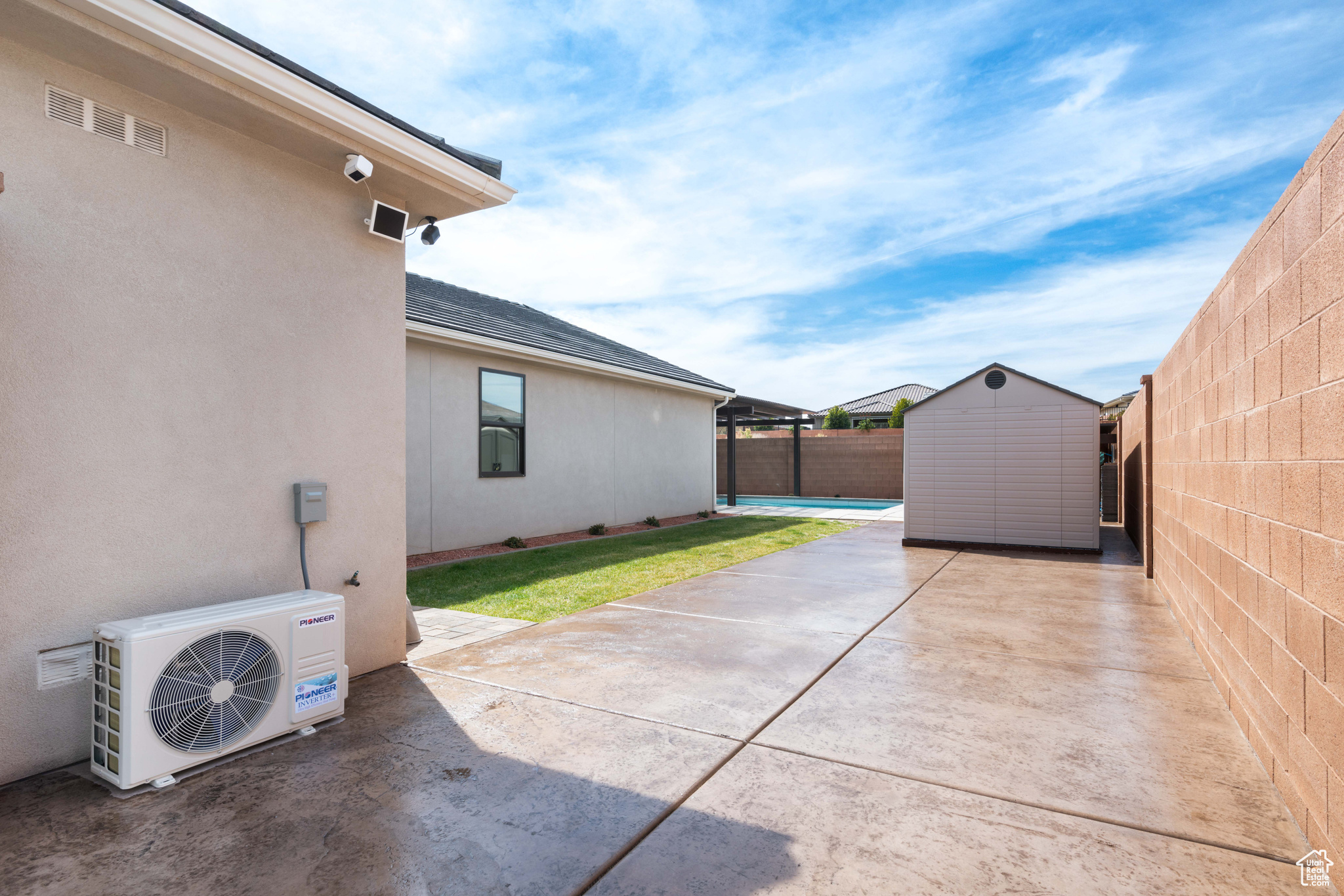 561 N SANDY TALUS DR
