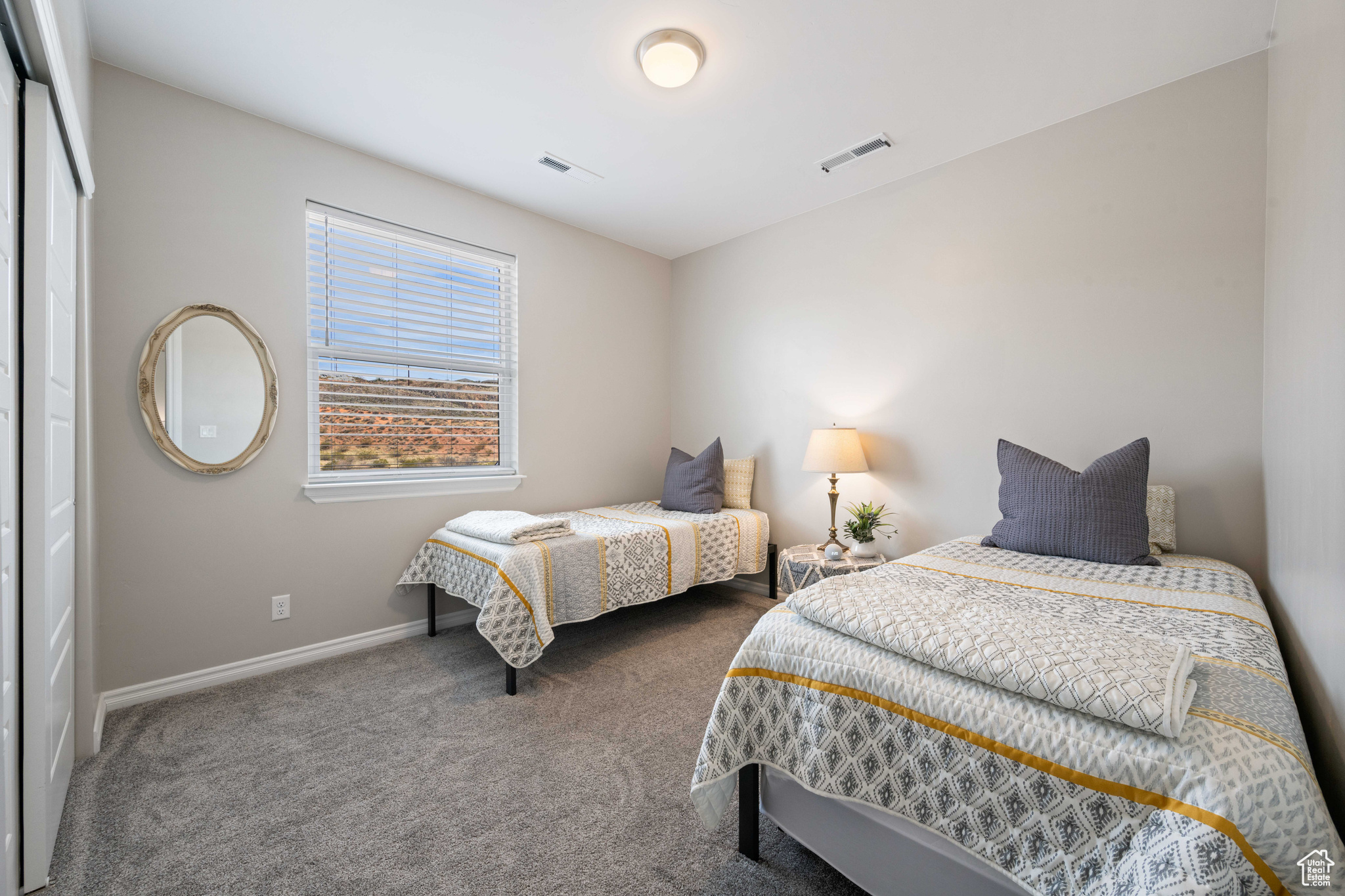 561 N SANDY TALUS DR