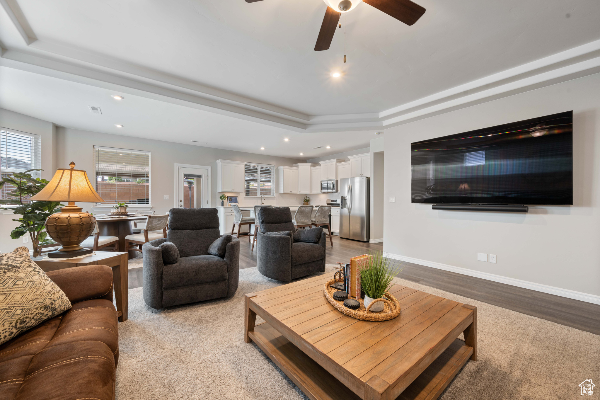 561 N SANDY TALUS DR
