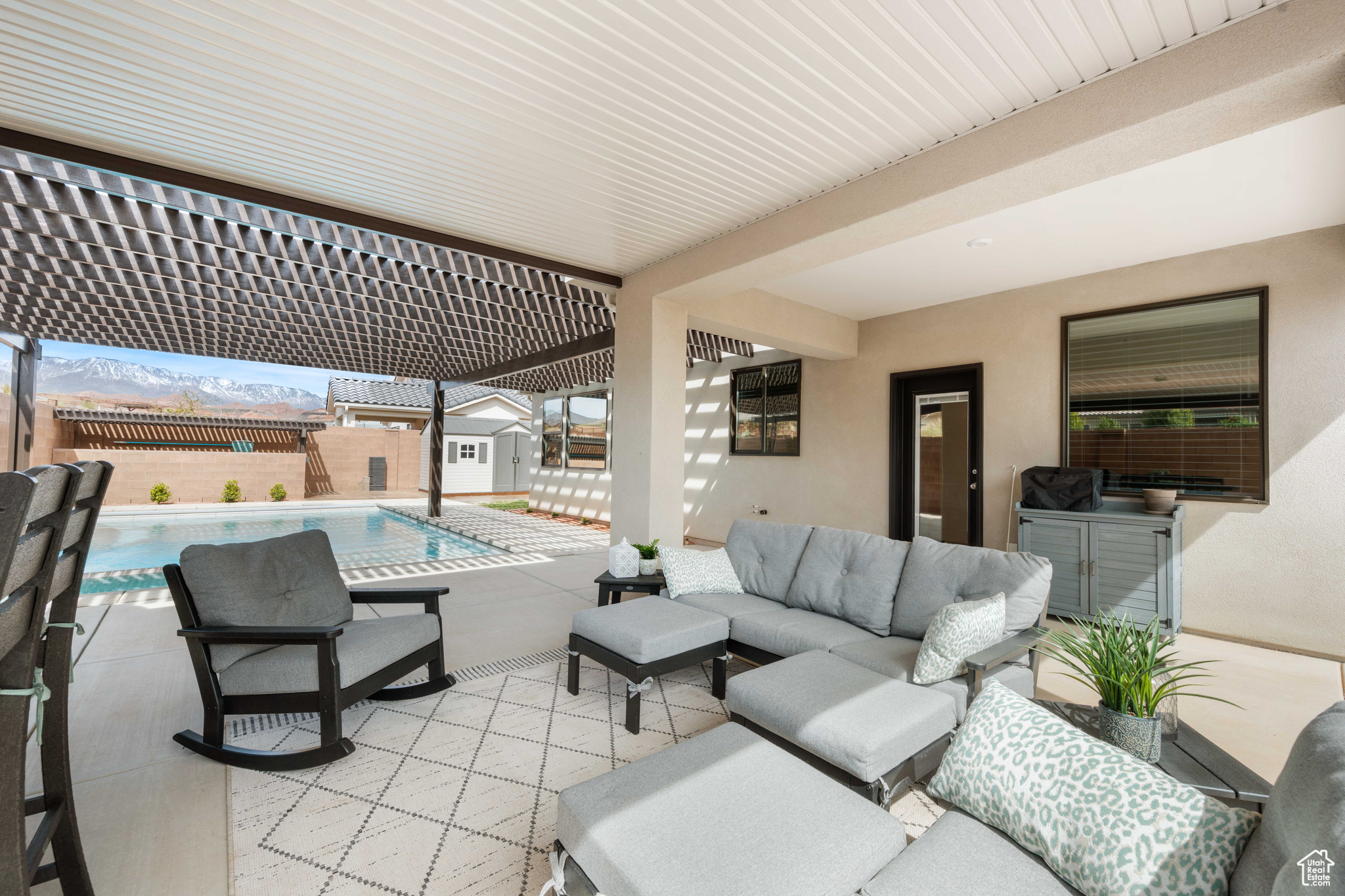 561 N SANDY TALUS DR