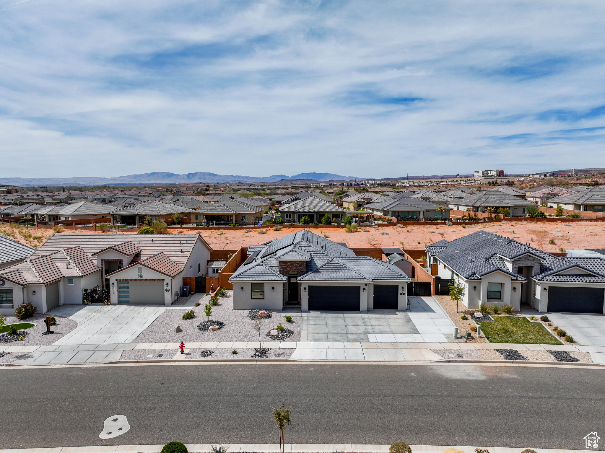 561 N SANDY TALUS DR