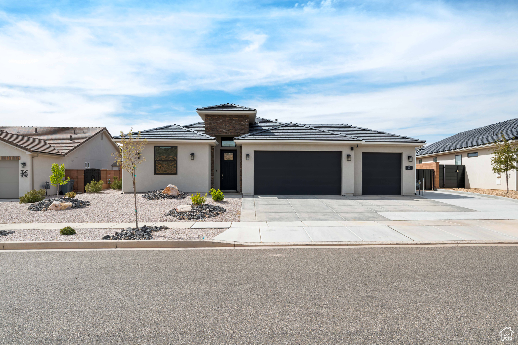 561 N SANDY TALUS DR