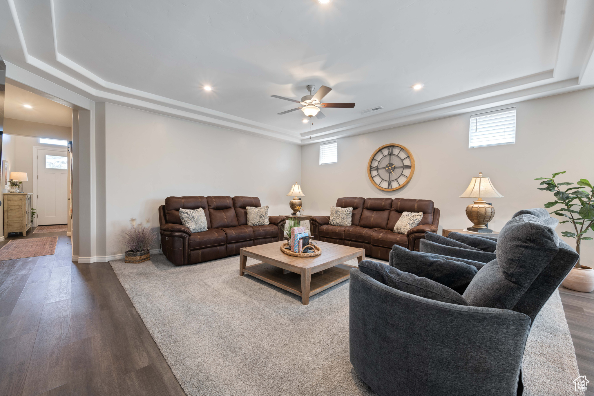 561 N SANDY TALUS DR