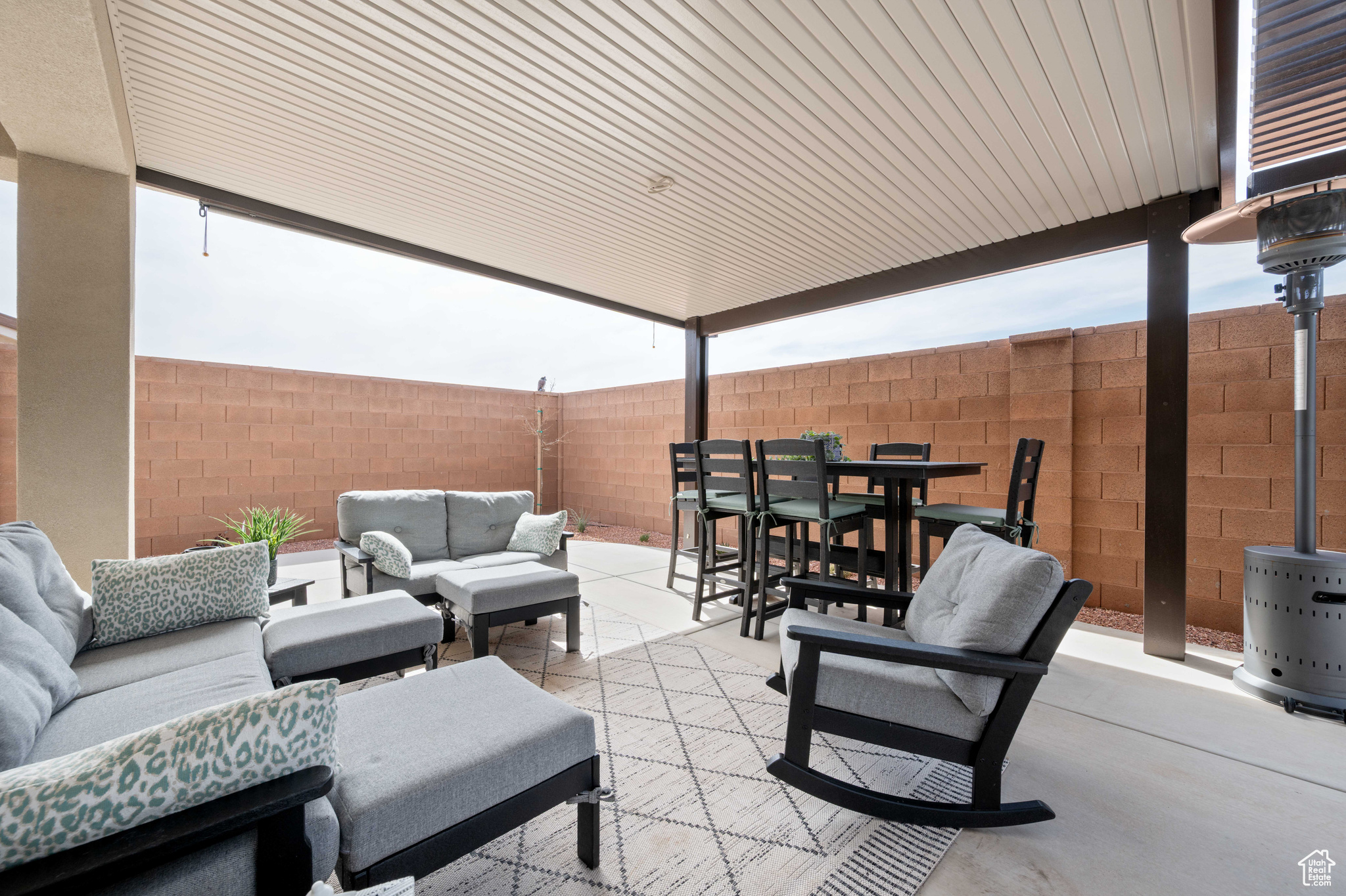 561 N SANDY TALUS DR