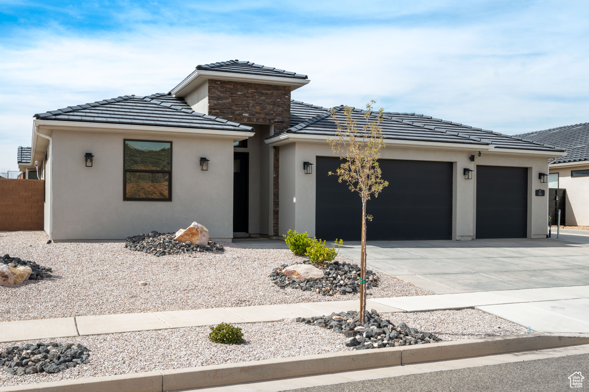 561 N SANDY TALUS DR