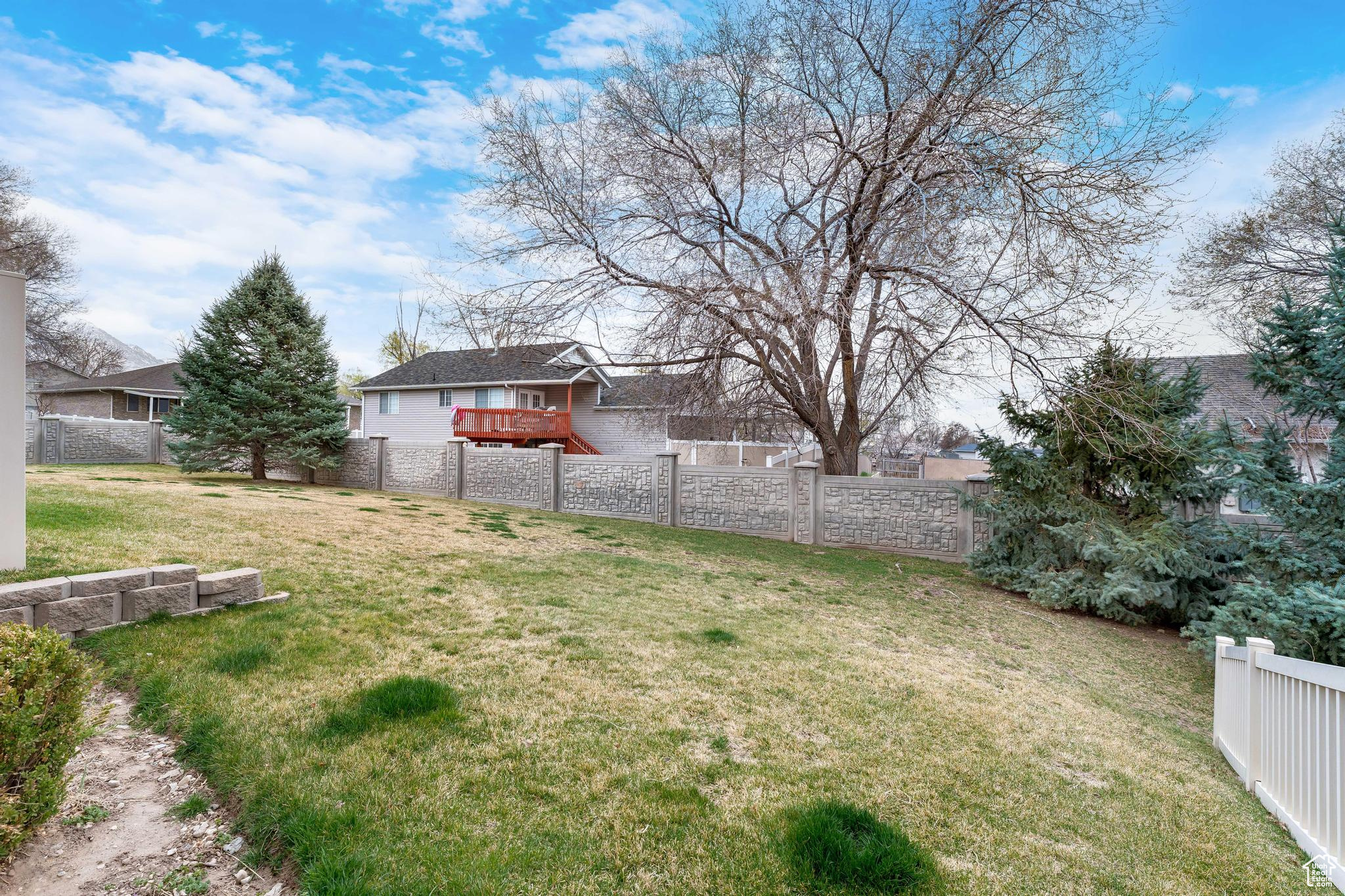 1169 W 1550 N