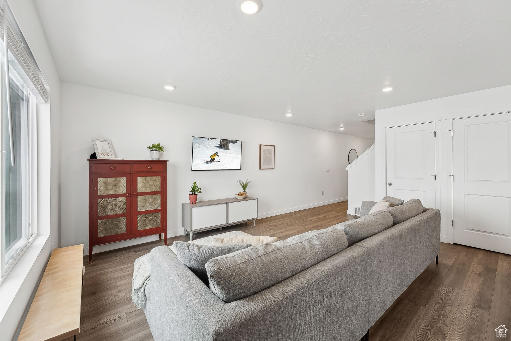957 W FOX RUN AVE
