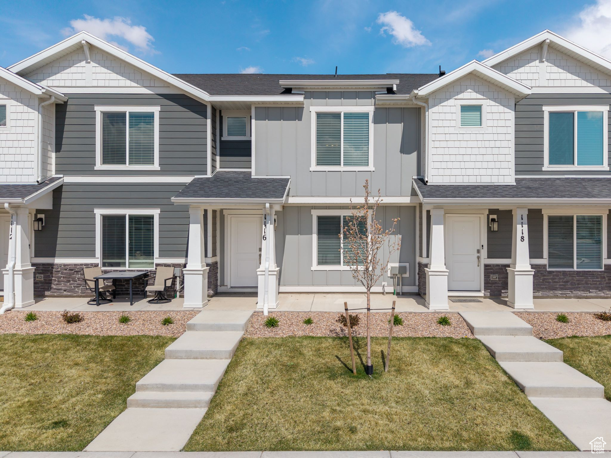 1116 E JACK DR
