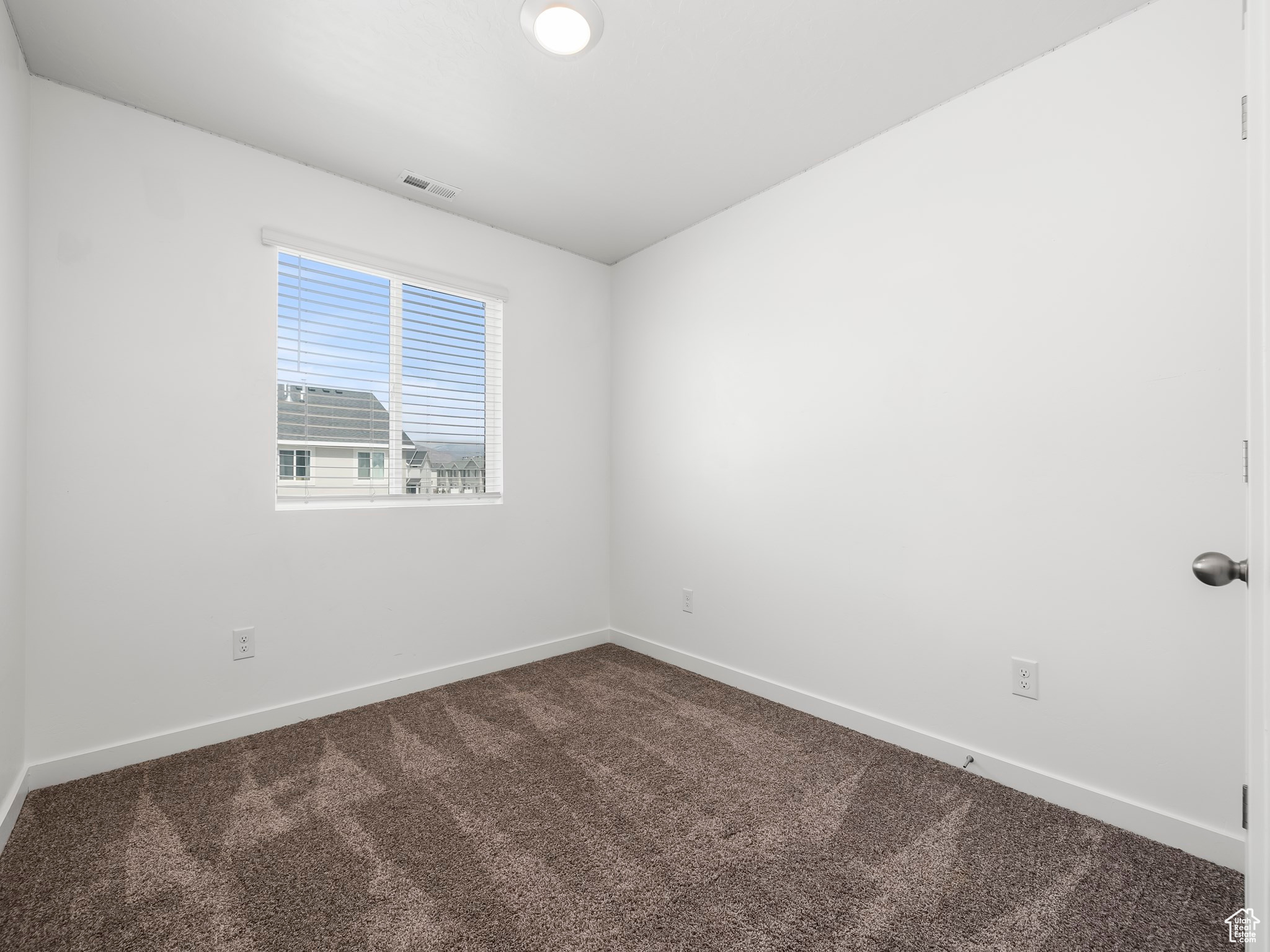 1116 E JACK DR