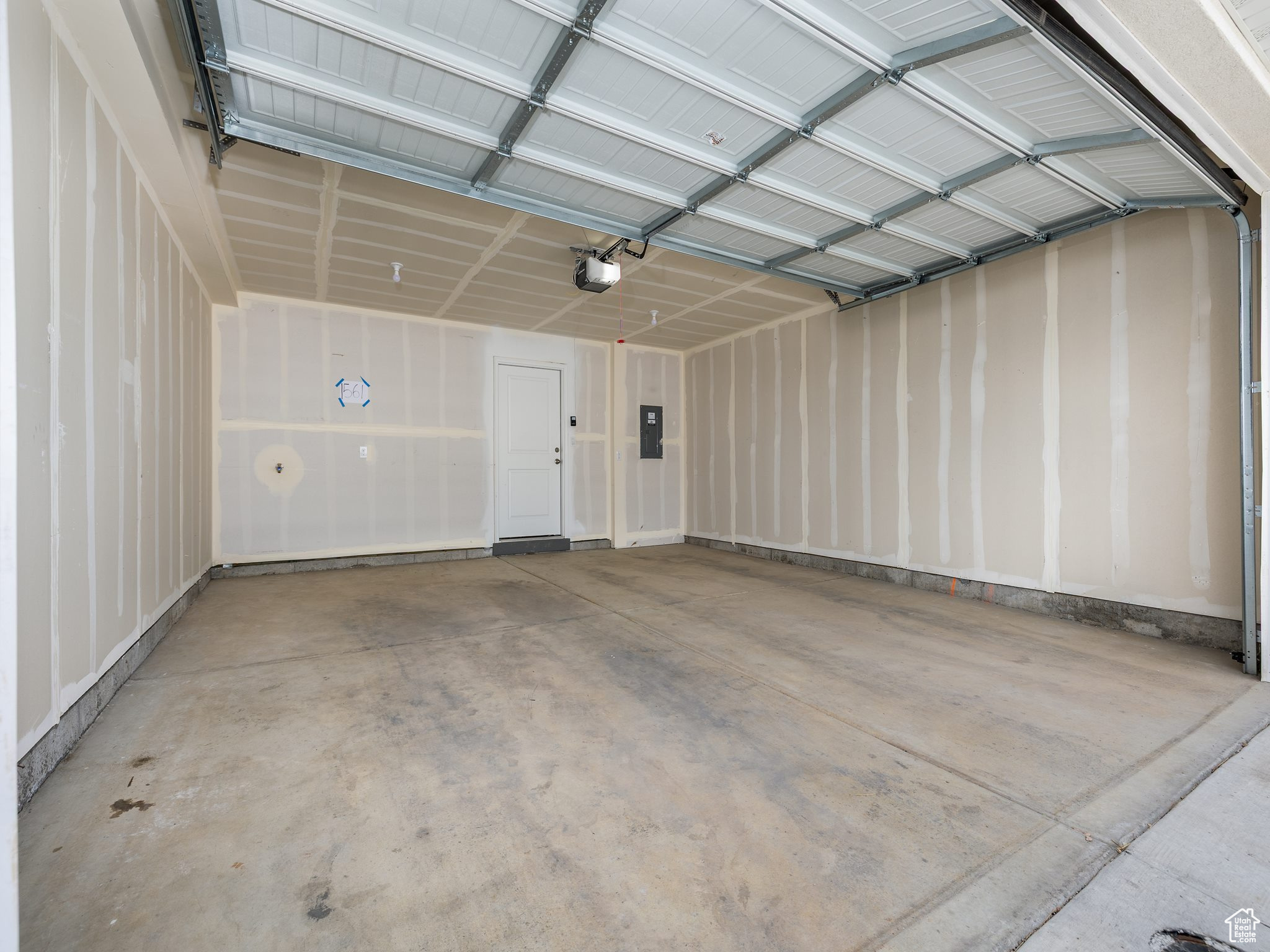 1116 E JACK DR