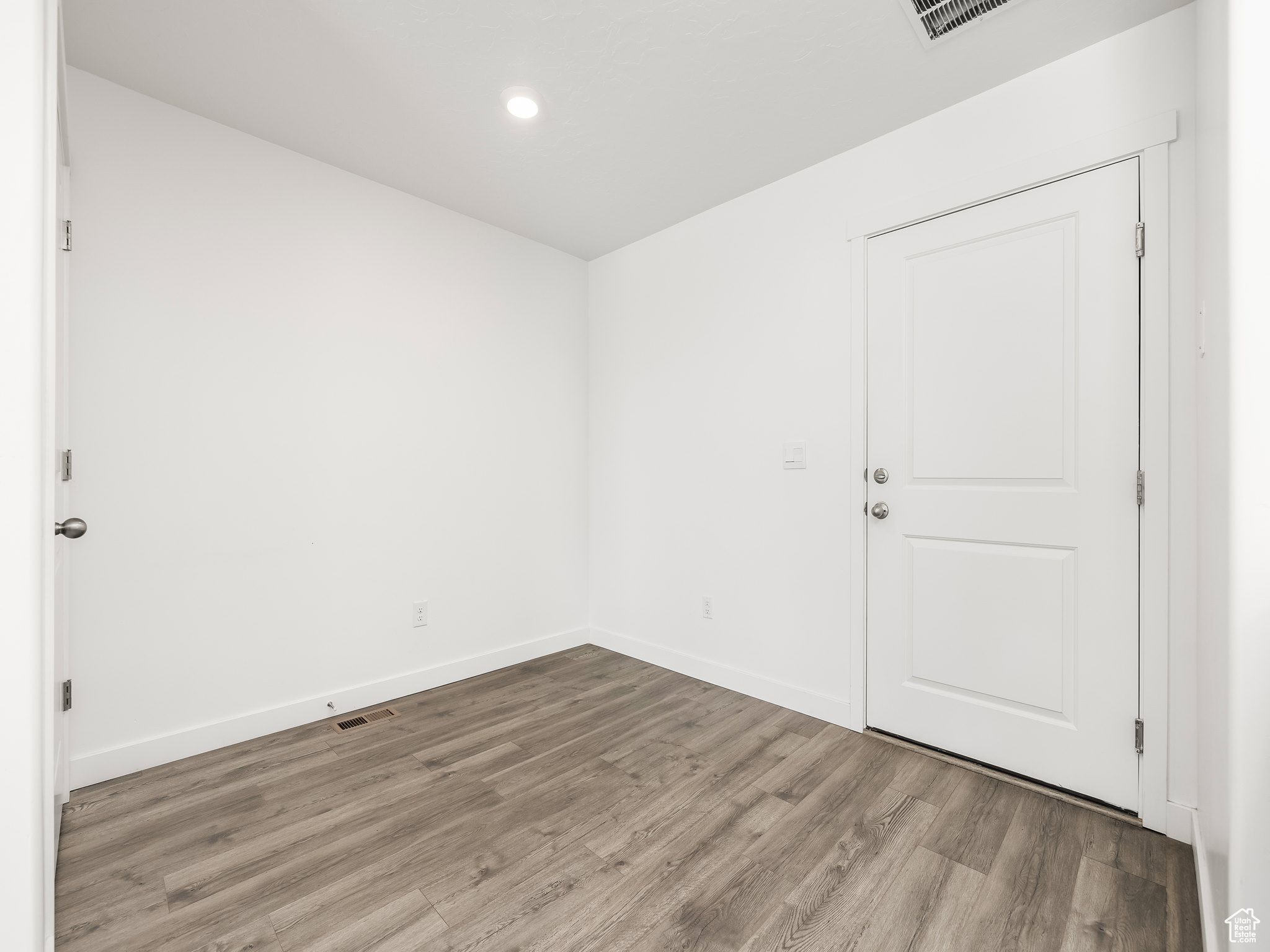 1116 E JACK DR