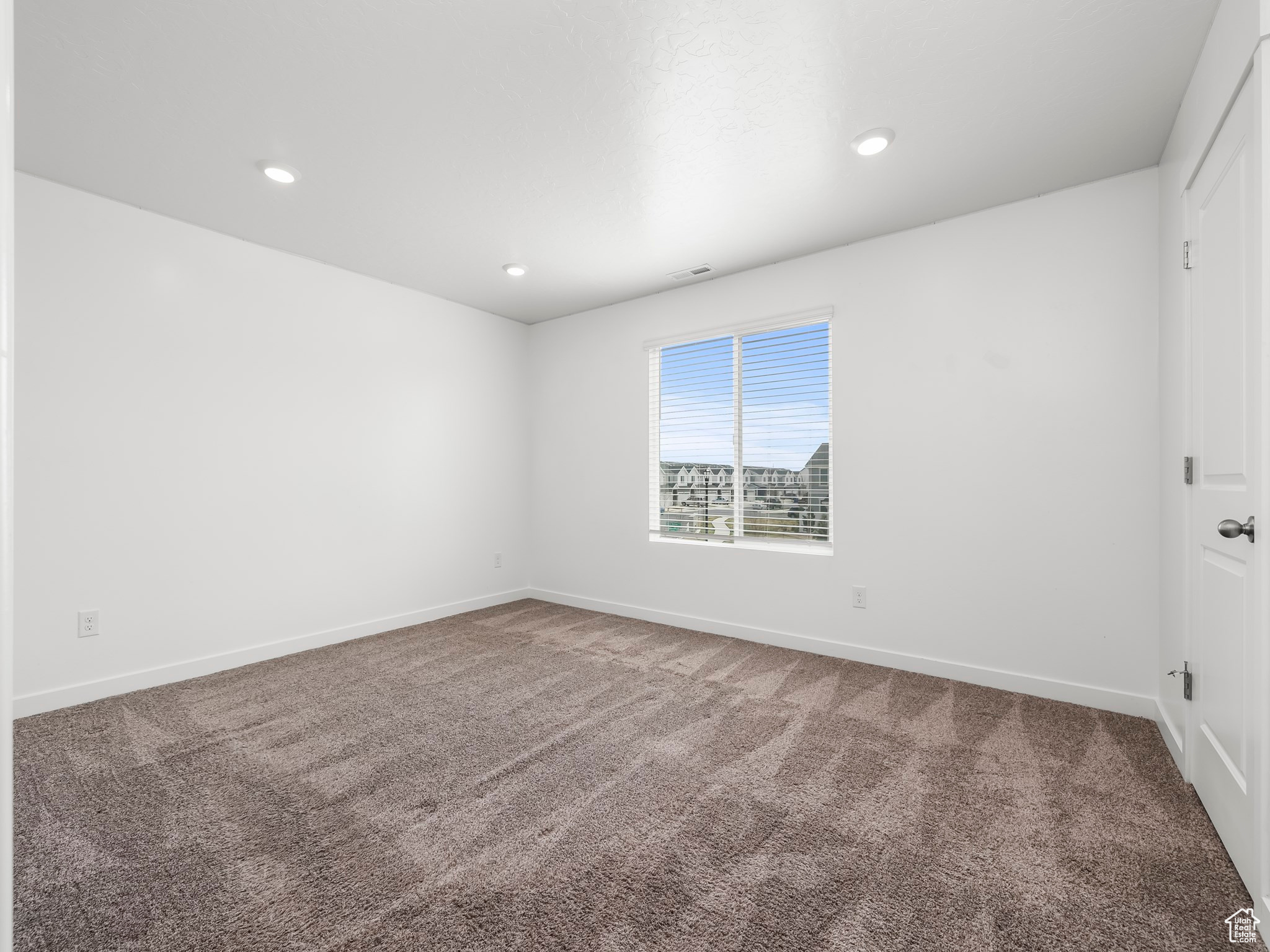 1116 E JACK DR