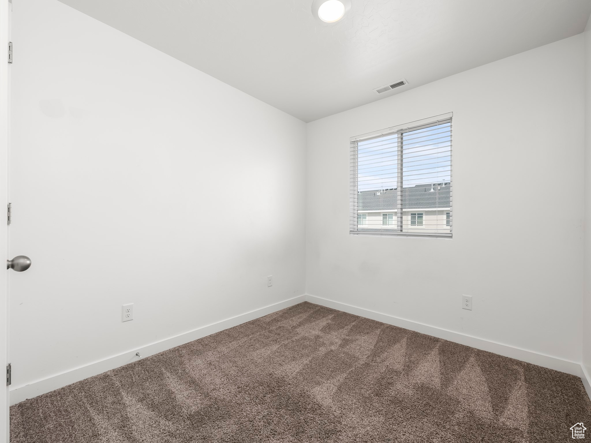 1116 E JACK DR