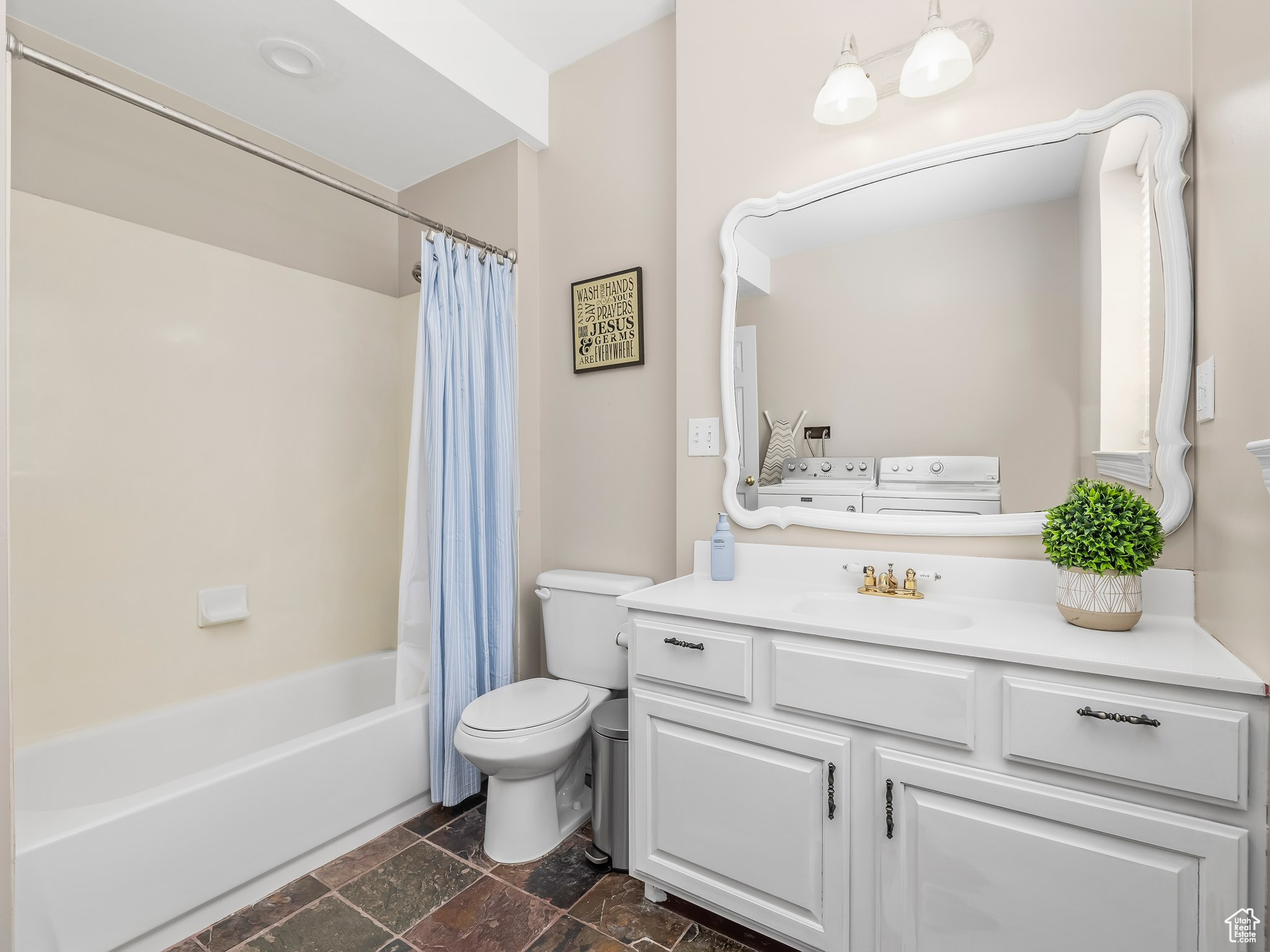 32 E REDWING CT
