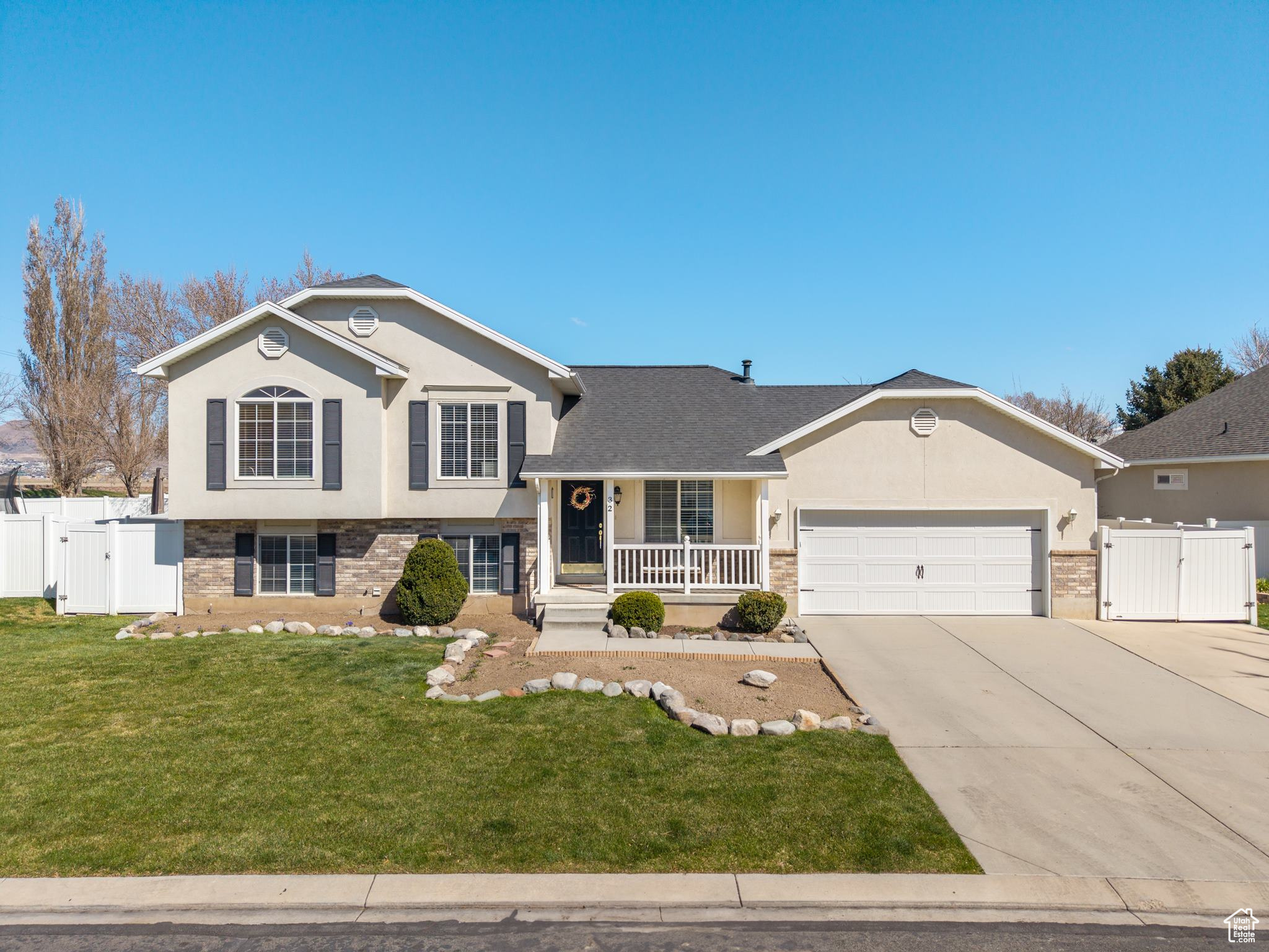 32 E REDWING CT