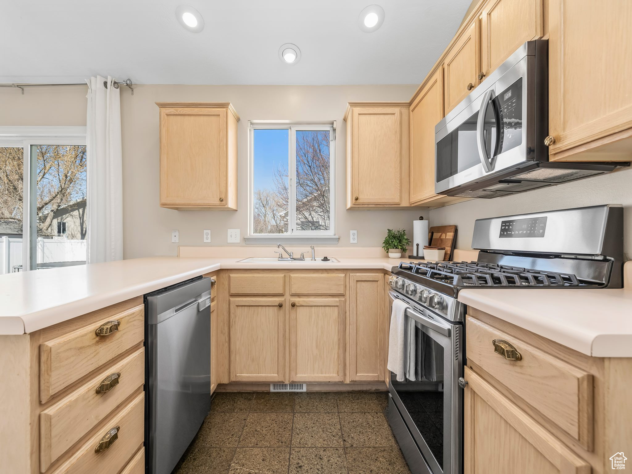 32 E REDWING CT