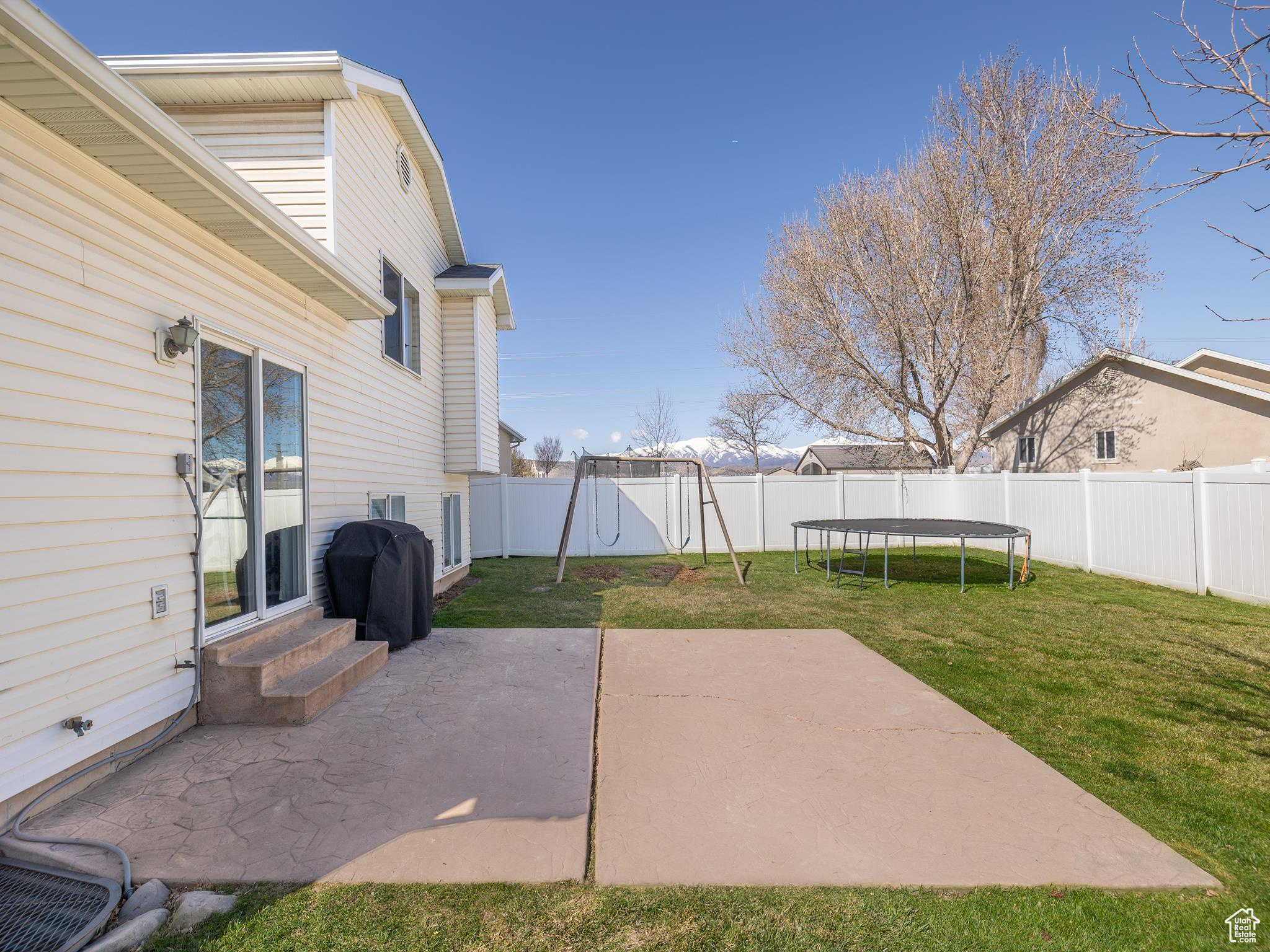 32 E REDWING CT