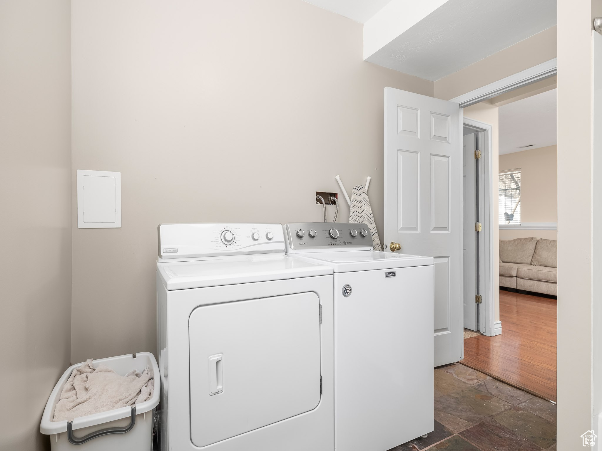 32 E REDWING CT
