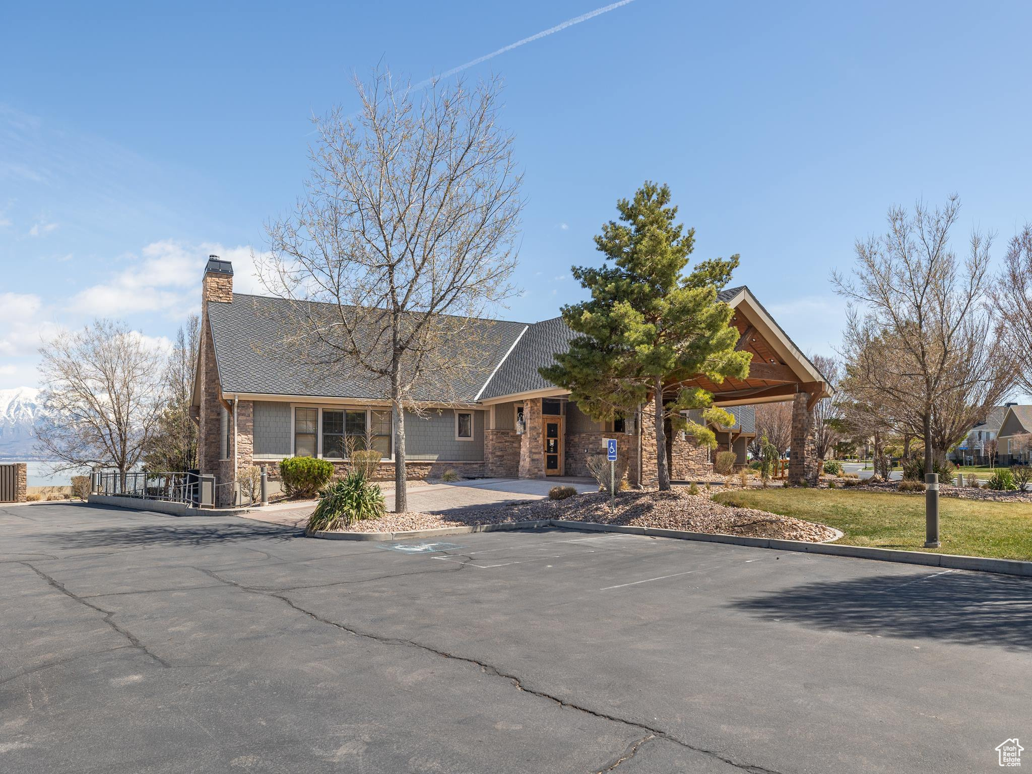 32 E REDWING CT
