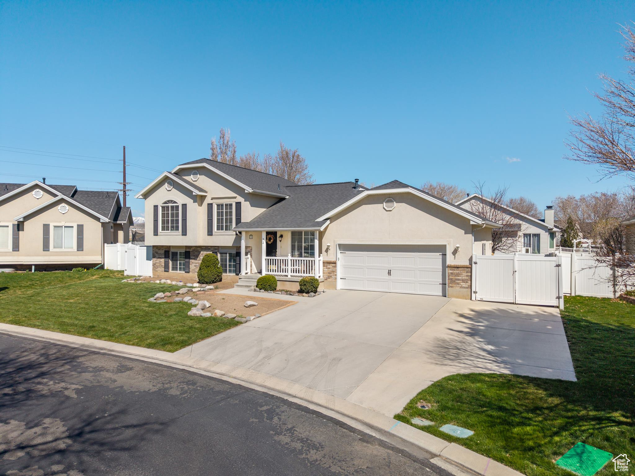 32 E REDWING CT