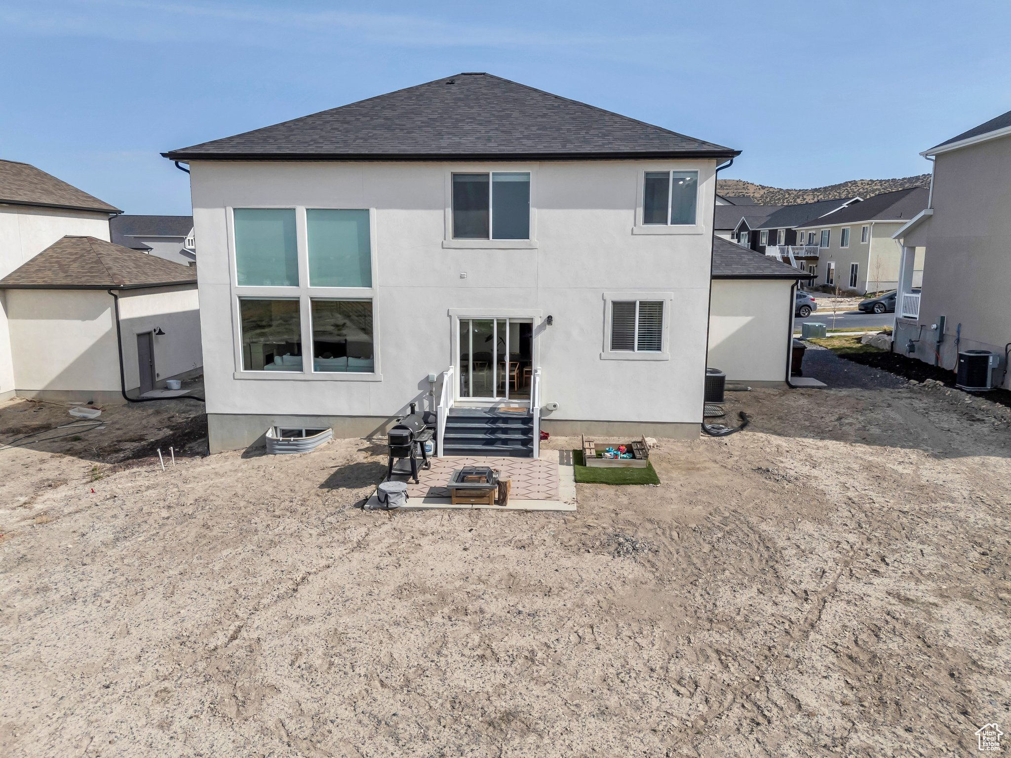 2888 E CARRIAGE HILL DR