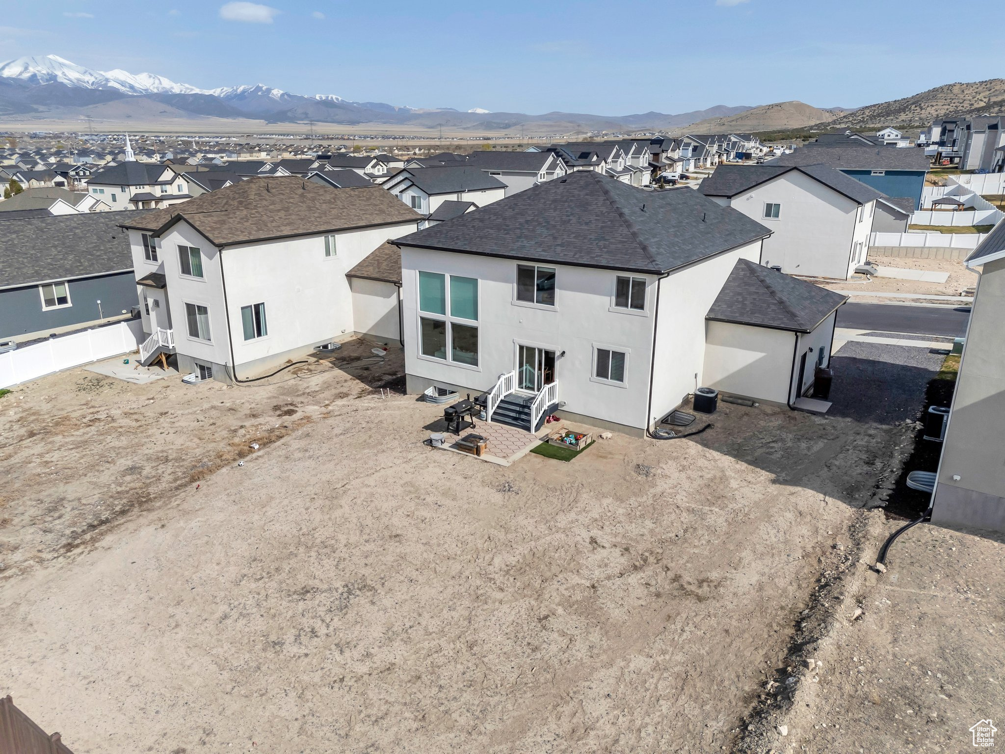 2888 E CARRIAGE HILL DR