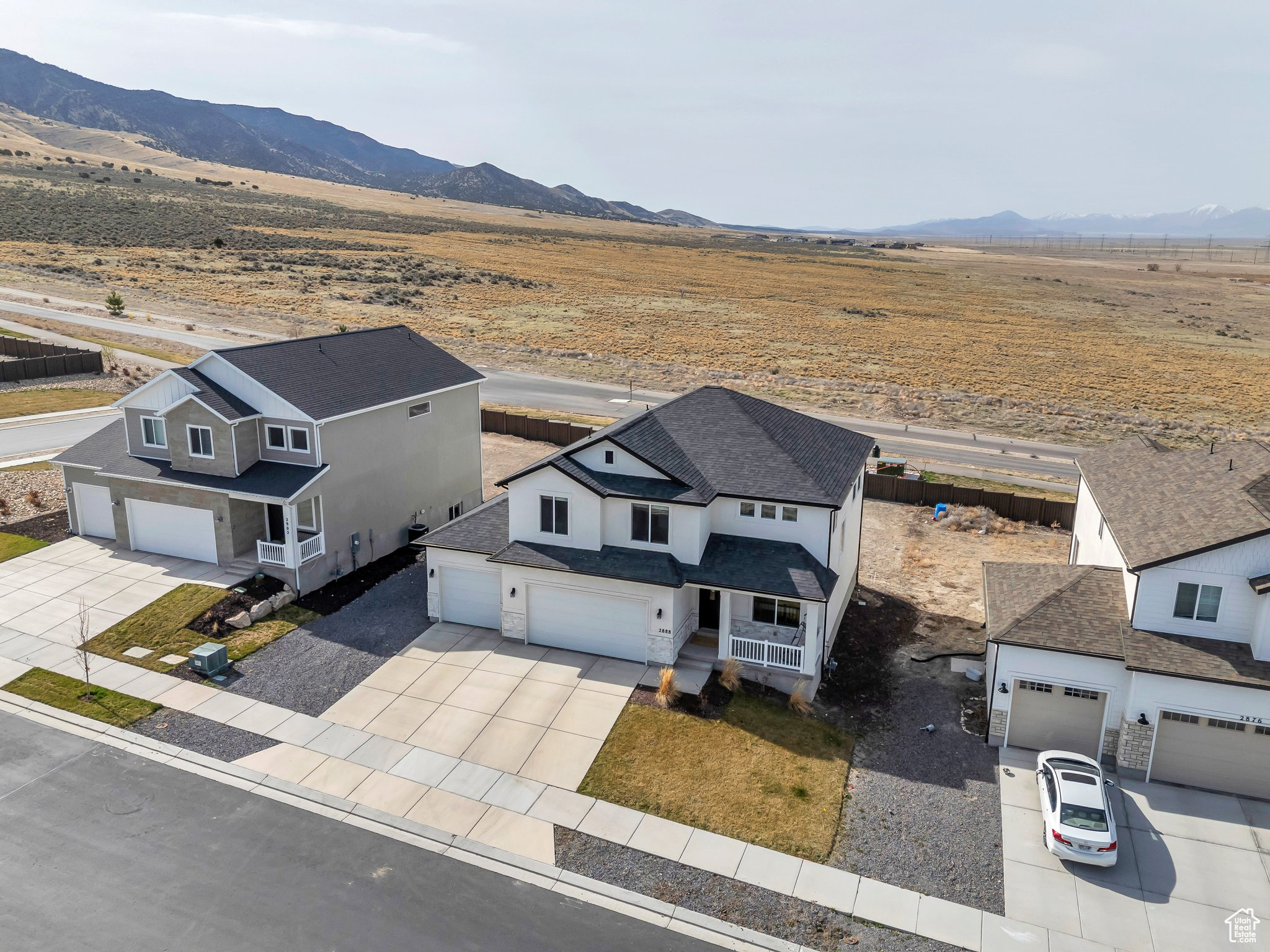 2888 E CARRIAGE HILL DR
