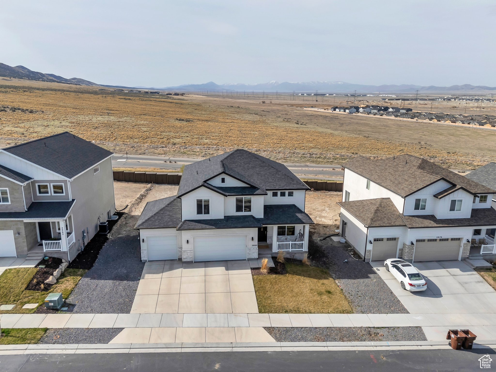 2888 E CARRIAGE HILL DR