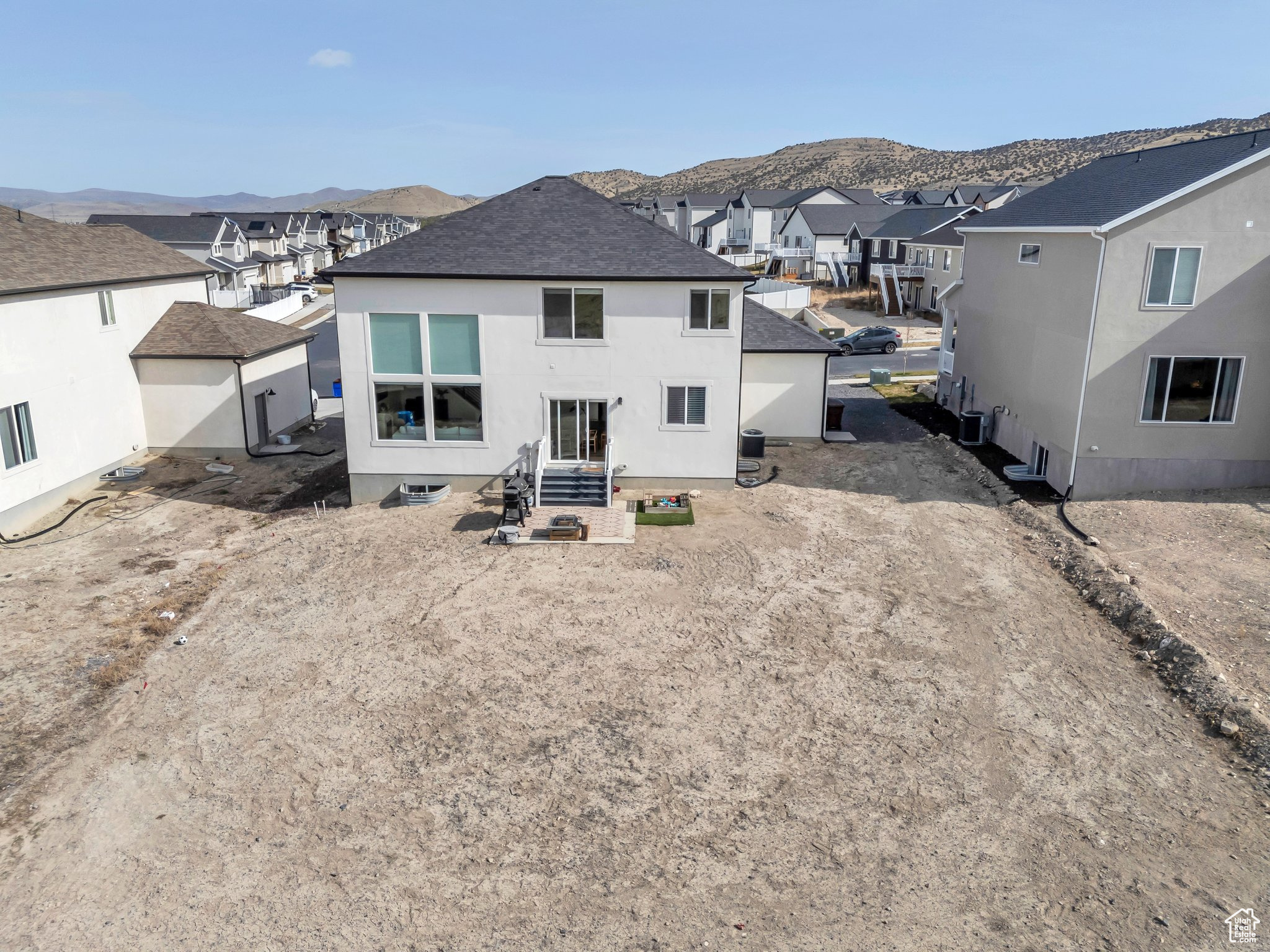 2888 E CARRIAGE HILL DR