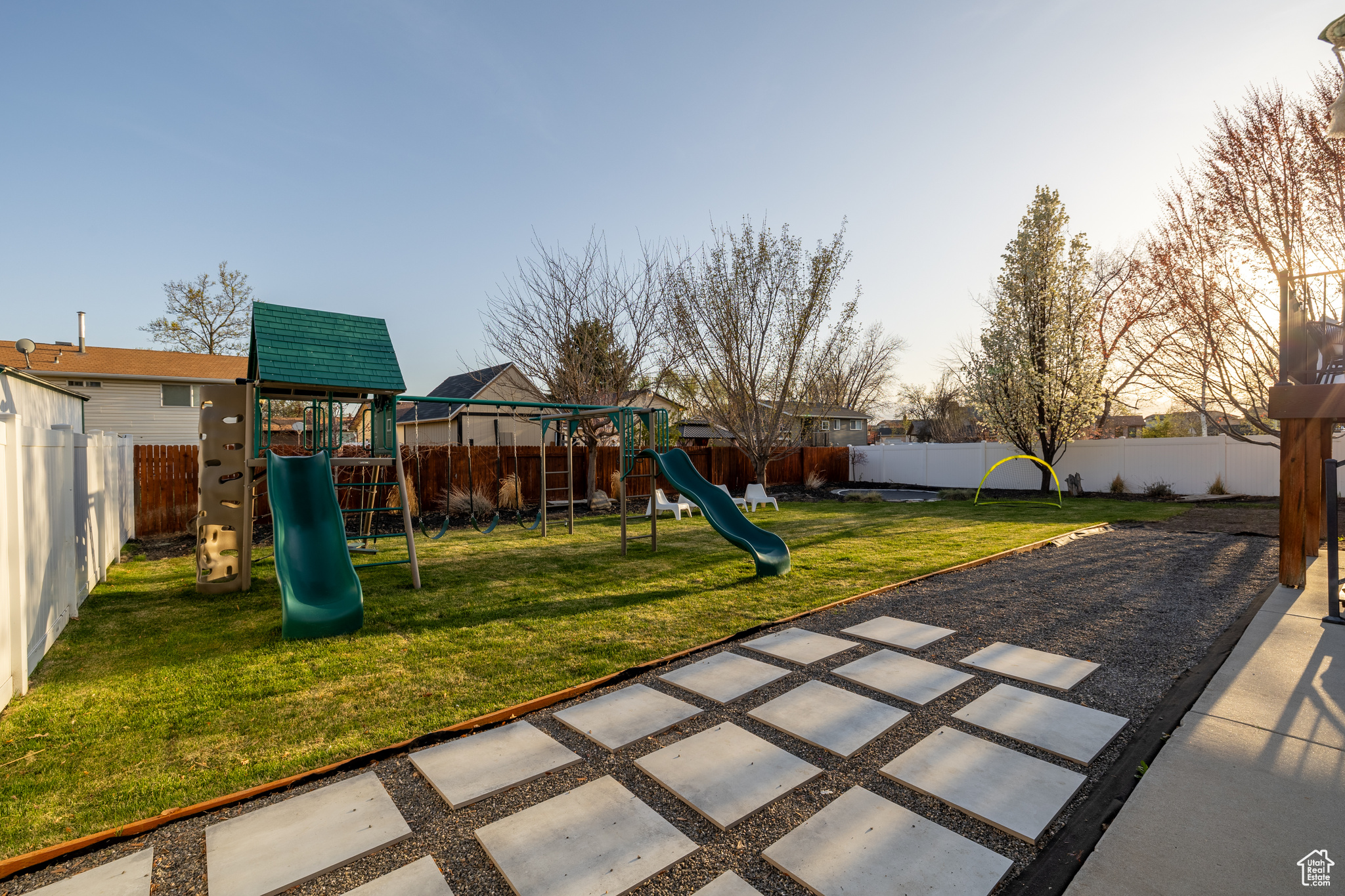 396 E 10425 S