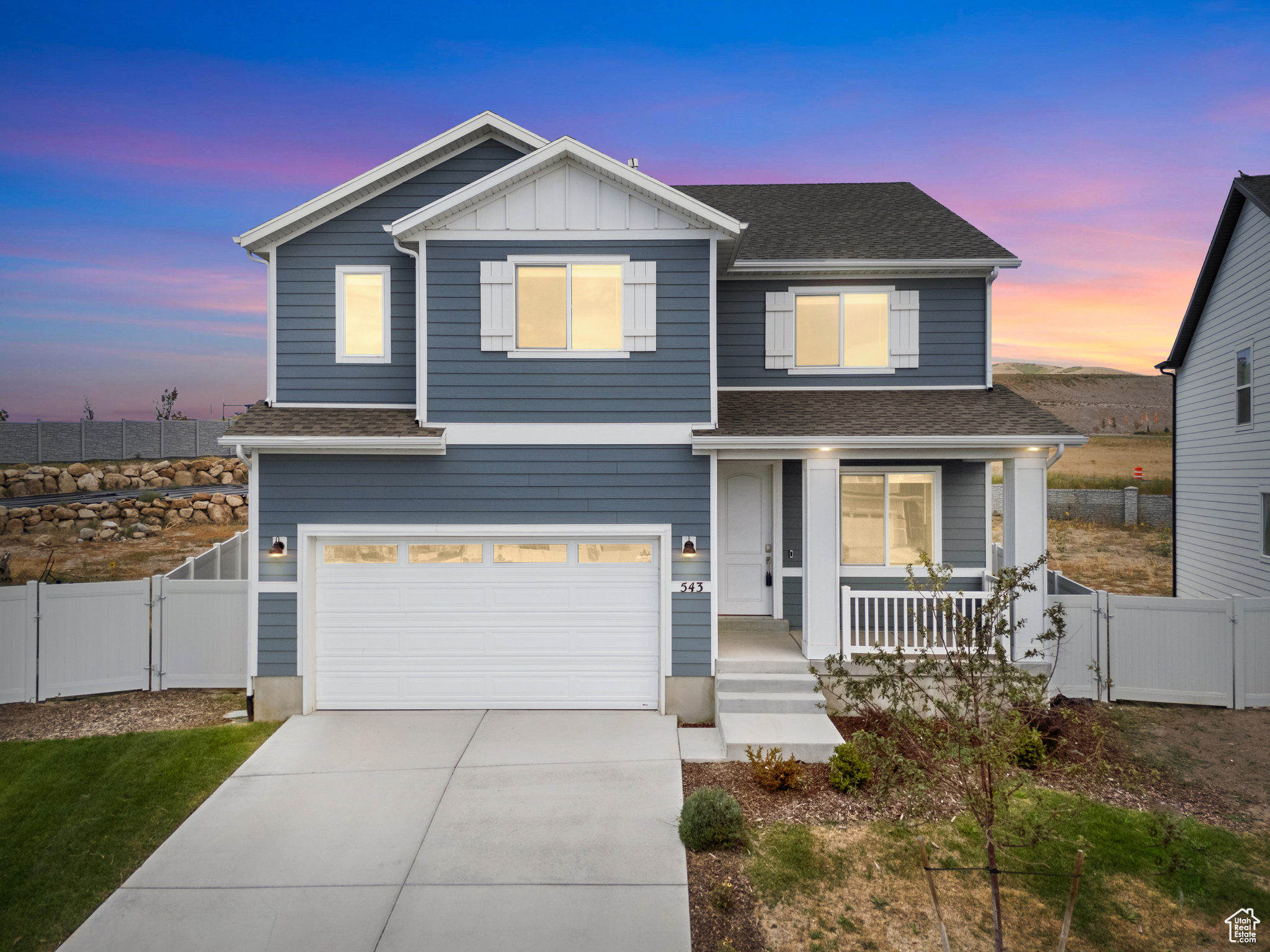 543 W FLORA DR