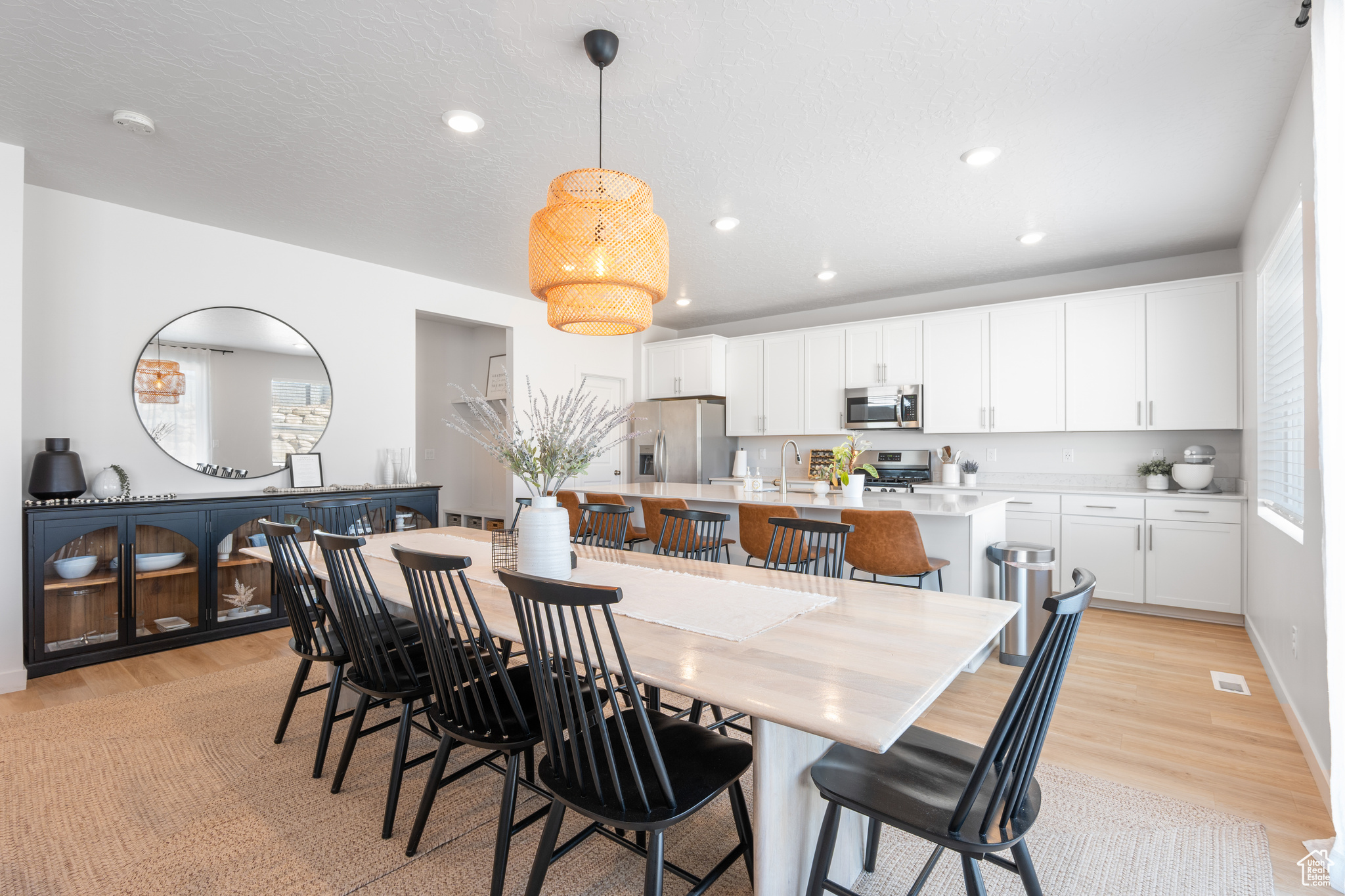 543 W FLORA DR