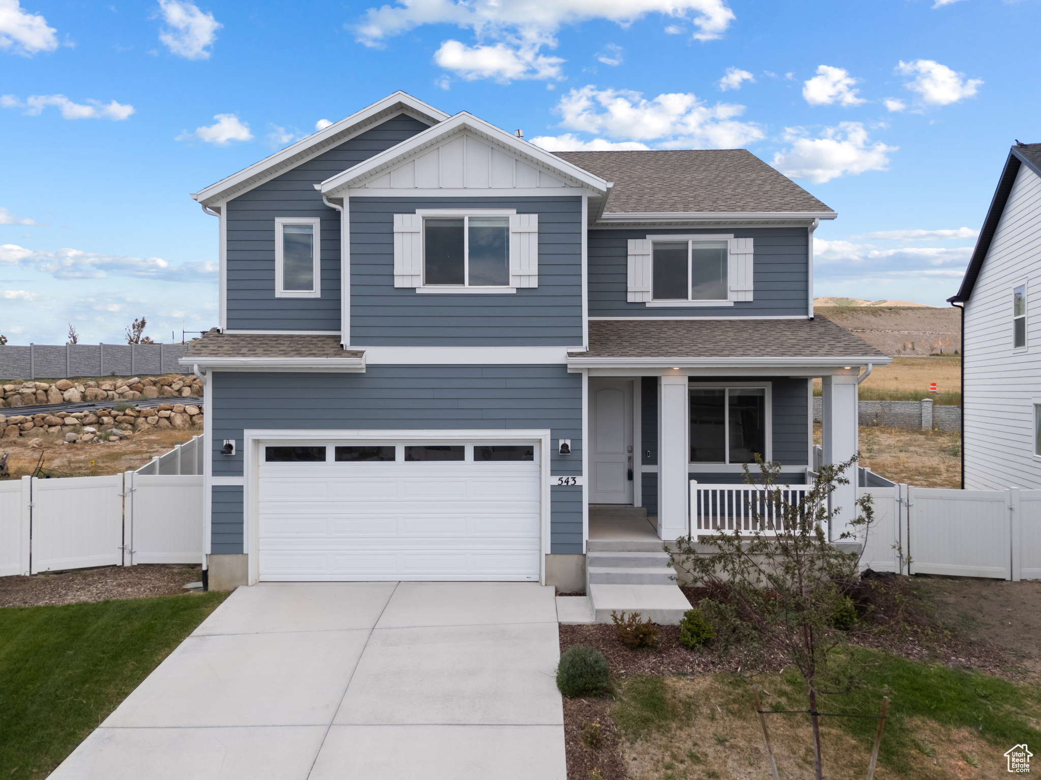 543 W FLORA DR